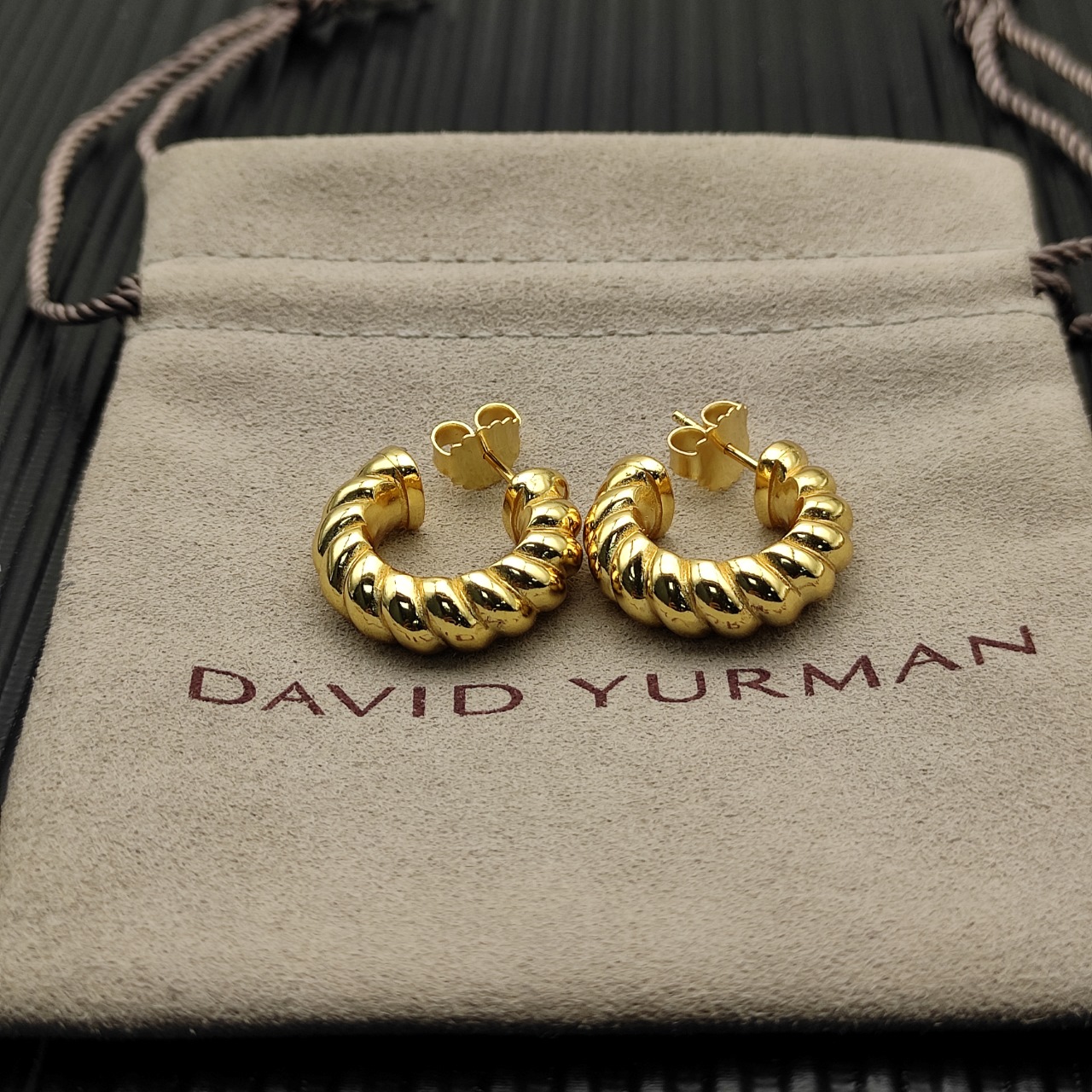 NO:555522,David Yurman 20.5x20mm gold spiral muslin earrings, No. DYEH-103, jewelry boutique, earrings19860909David Yurman 20.5x20mm金色螺旋纽线耳环, 编号 DYEH-103,饰品精品,earrings,Jewelry