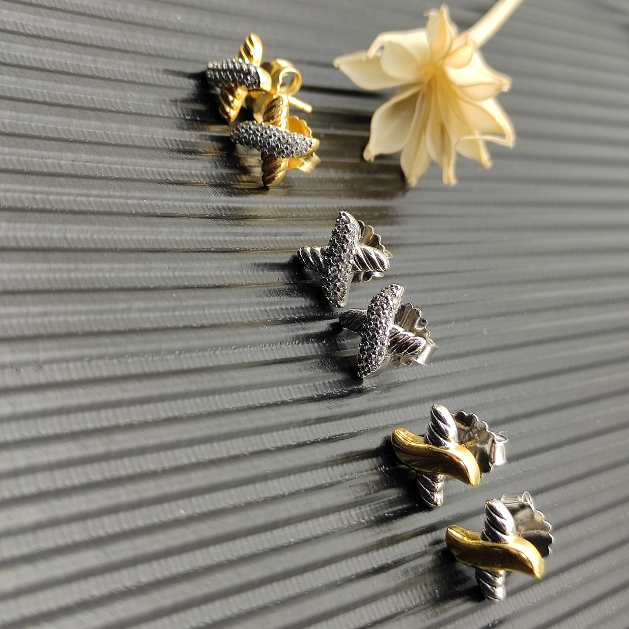 NO:107862,V-gold David Yurmanx full diamond earrings, available in gold and silver, jewelry boutique19860909V金David Yurmanx满钻耳钉,有金色和银色两款,饰品精品,Jewelry