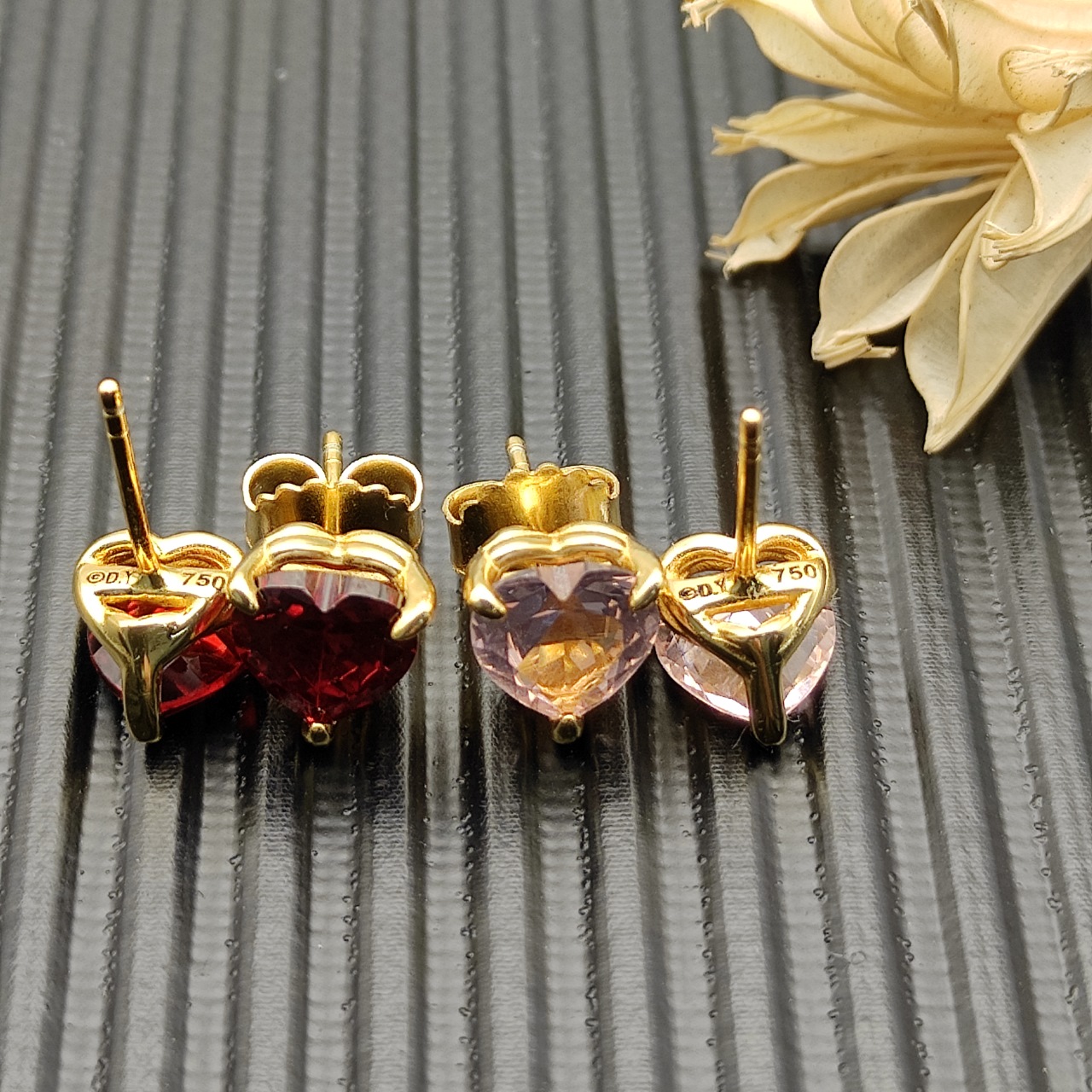 NO:107857,V-gold David Yurman 8mm love earrings, available in ruby ​​and morgent, jewelry fine19860909V金David Yurman 8mm爱心耳钉,有红宝石和摩根石两款,饰品精品,Jewelry