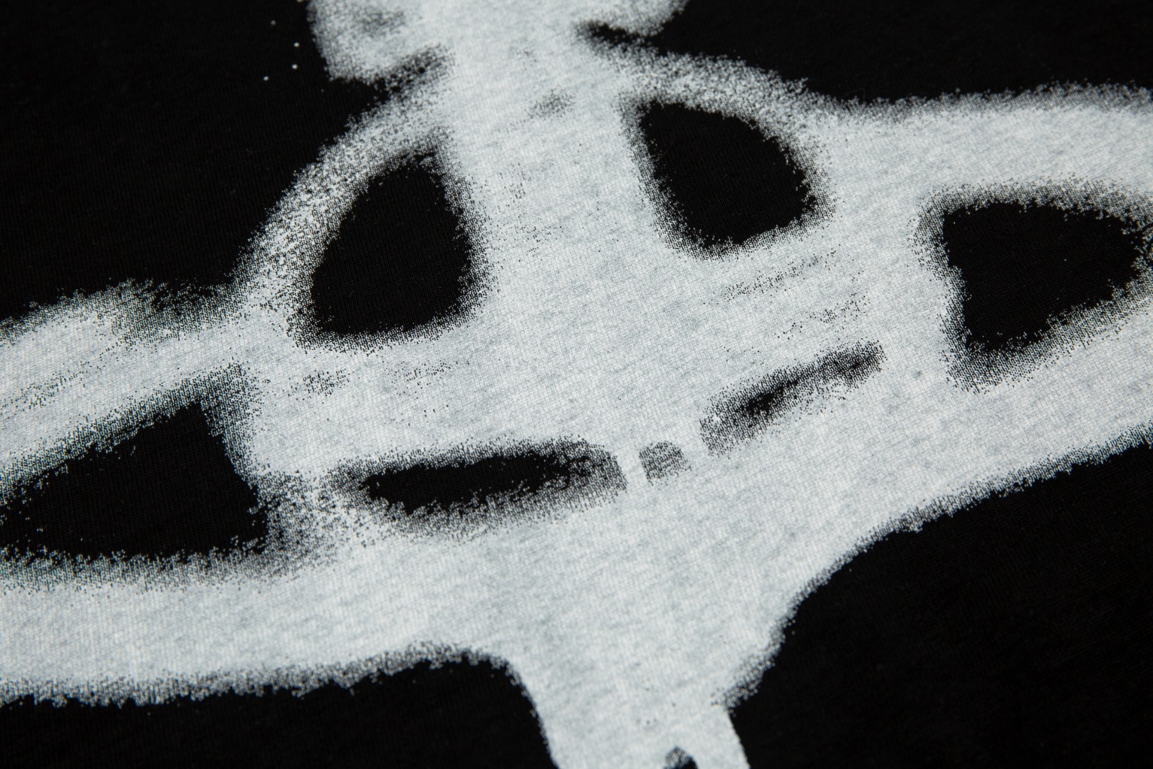 “Vivienne Westwood’s $9872 Ink-Jet Short Sleeves: Queen of the West 2024” - 图片 6