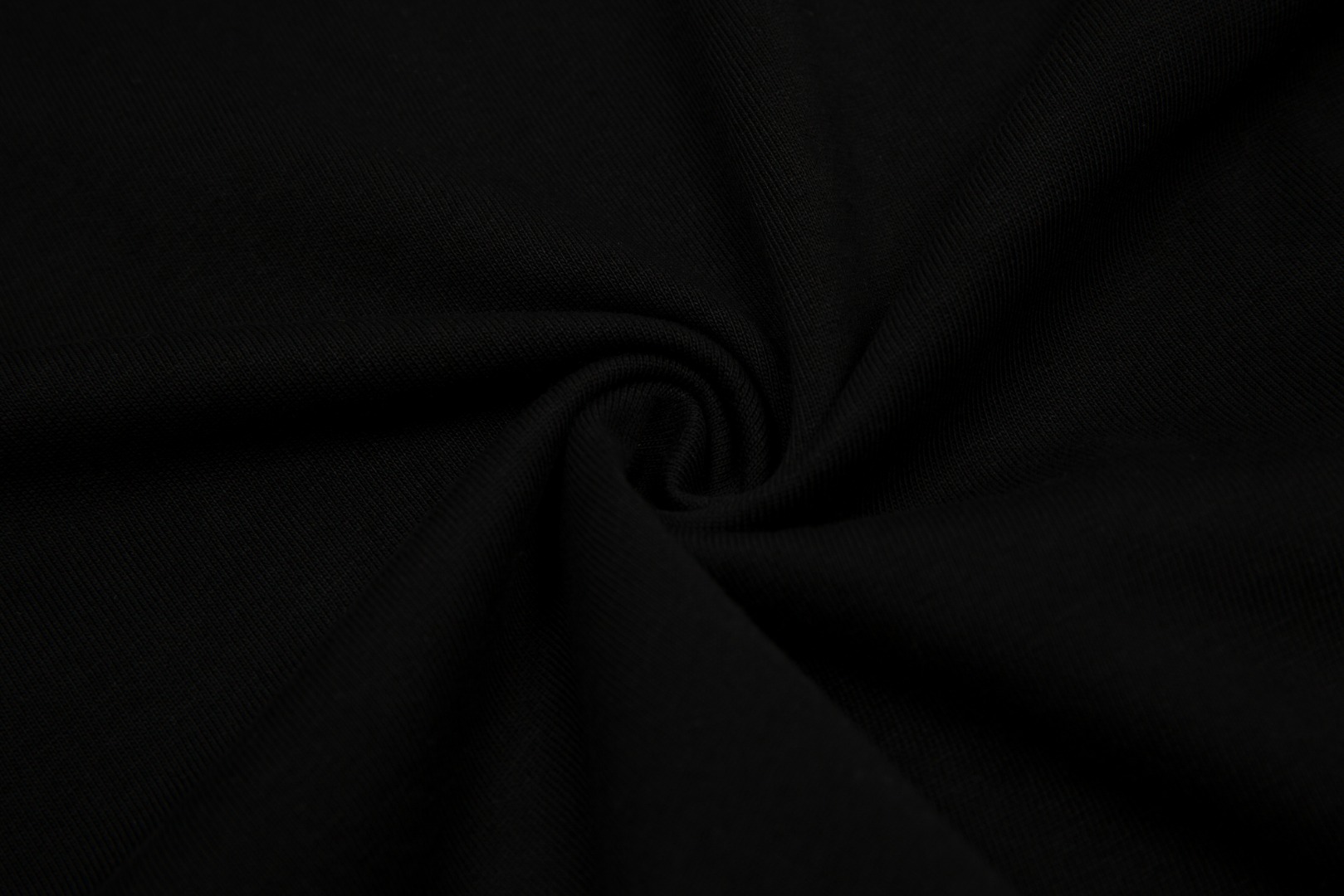 “Vivienne Westwood’s $9872 Ink-Jet Short Sleeves: Queen of the West 2024” - 图片 9