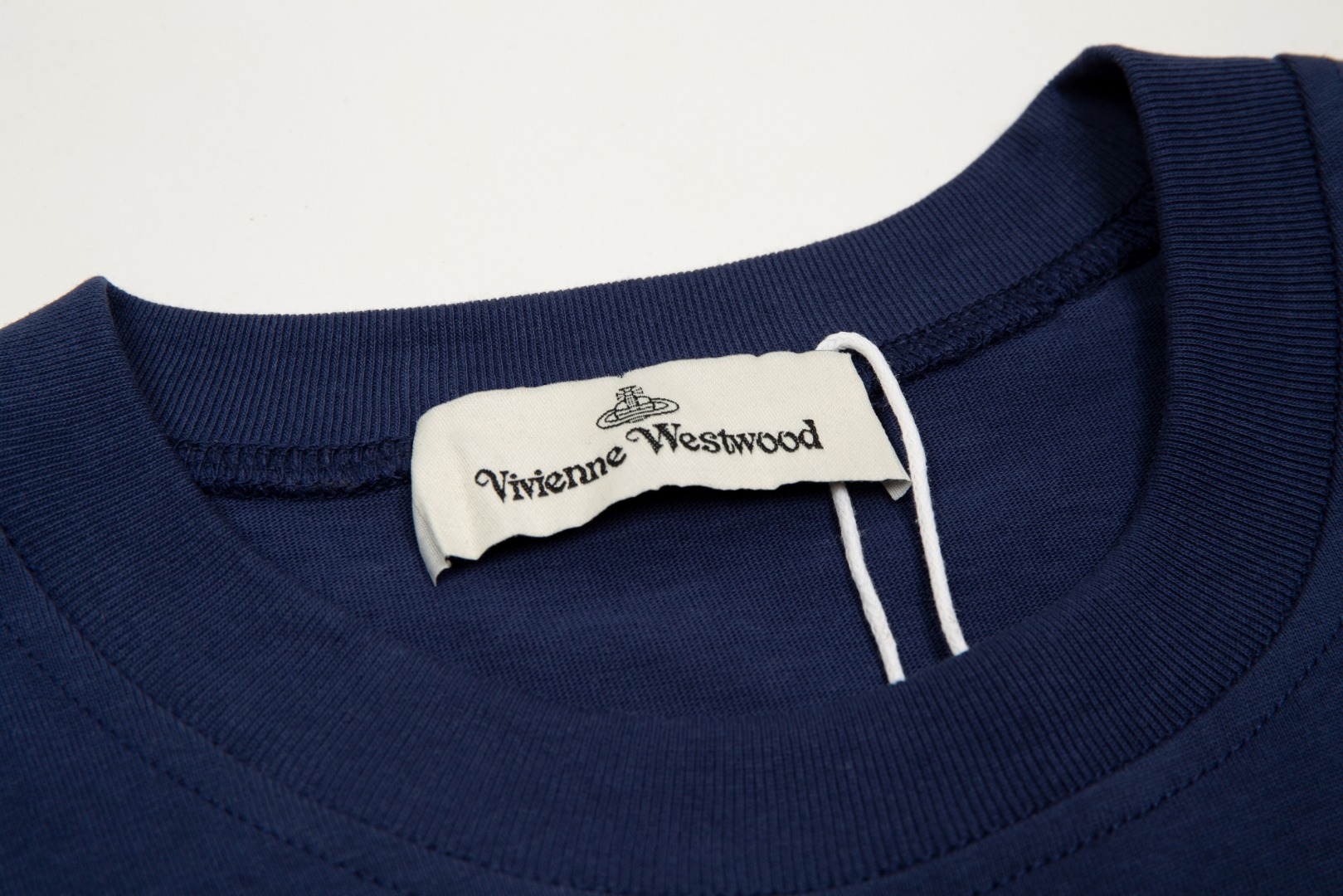 Vivienne Westwood 2024 Collection: “Precipient Depreciation” with Queen of the West Theme - 图片 4