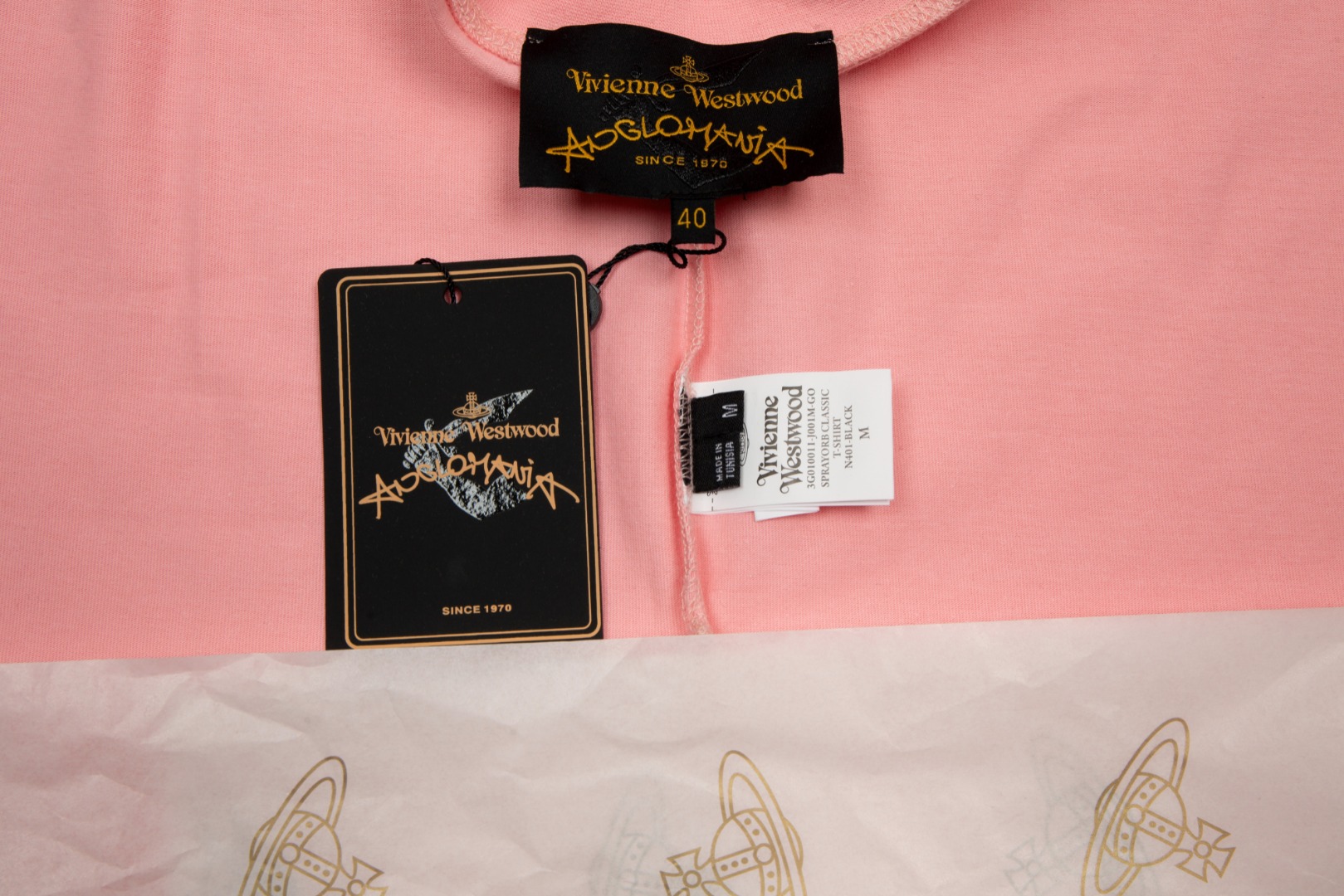 “Vivienne Westwood 2024 Collection: Saturn Cartoon Top with Vivid Details and Versatile Fit” - 图片 3