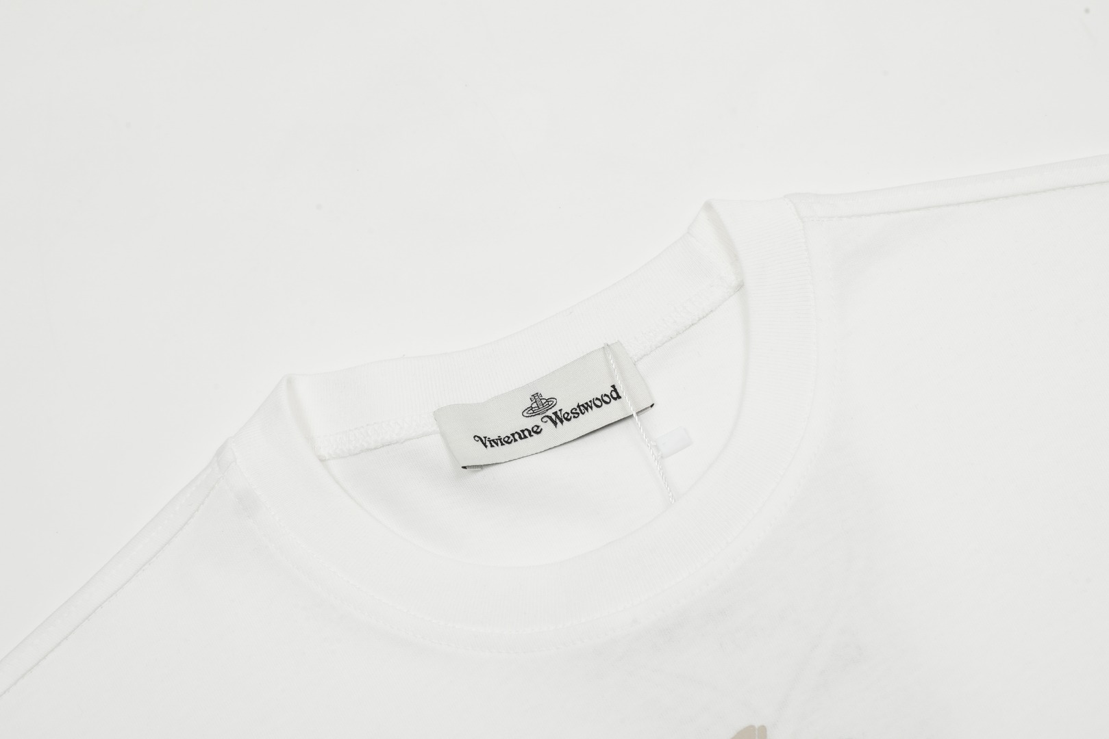 “Vivienne Westwood Queen of the West 2024 Short Sleeves Top Replica Overview” - 图片 4