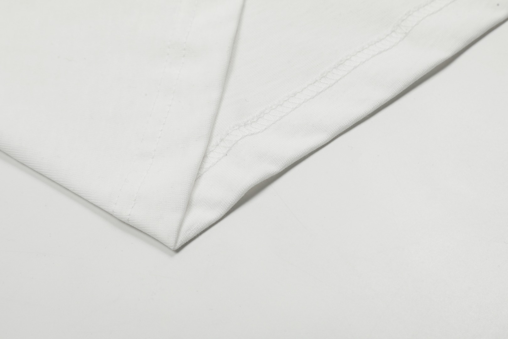 “Vivienne Westwood Queen of the West 2024 Short Sleeves Top Replica Overview” - 图片 6