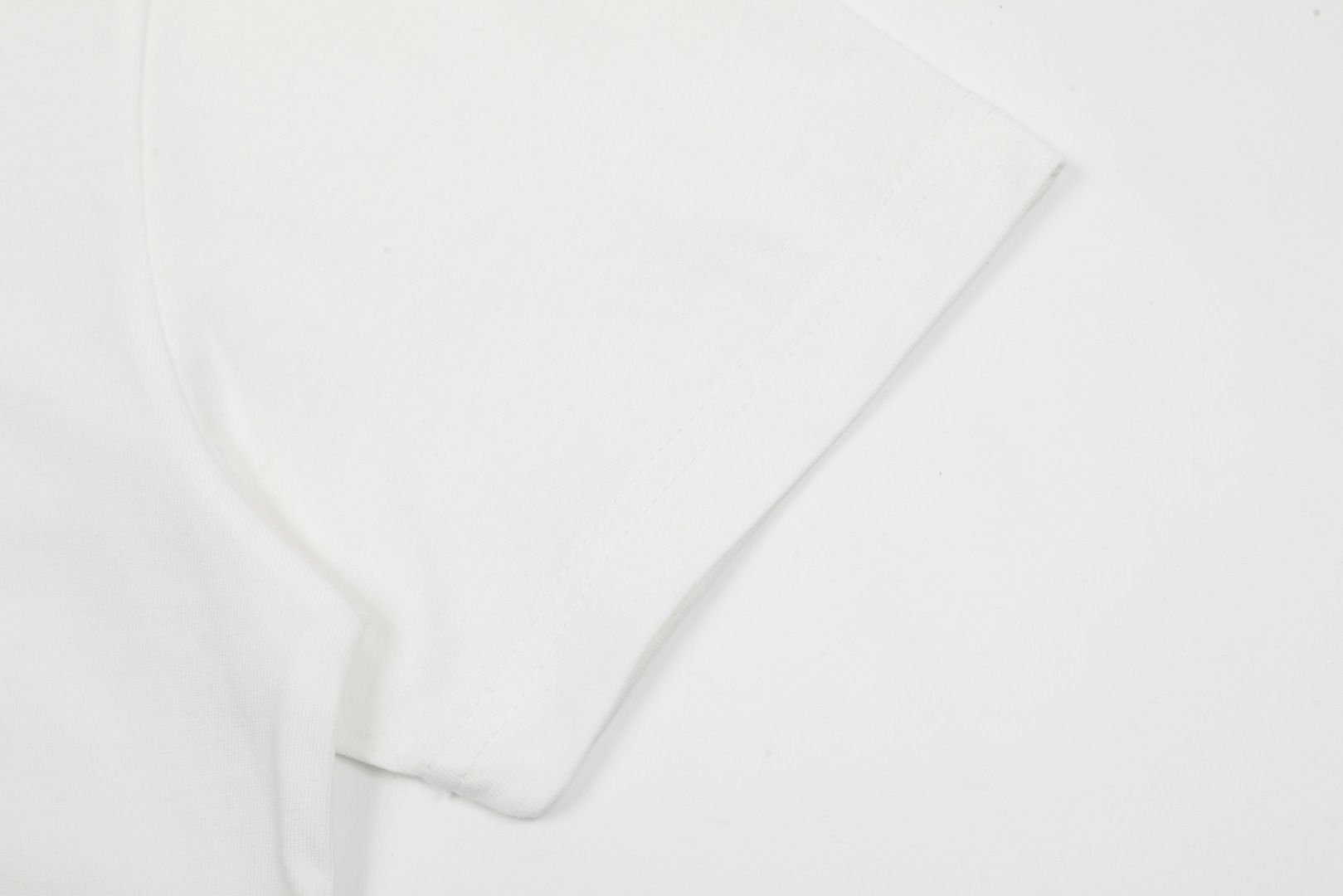 “Vivienne Westwood Queen of the West 2024 Short Sleeves Top Replica Overview” - 图片 7