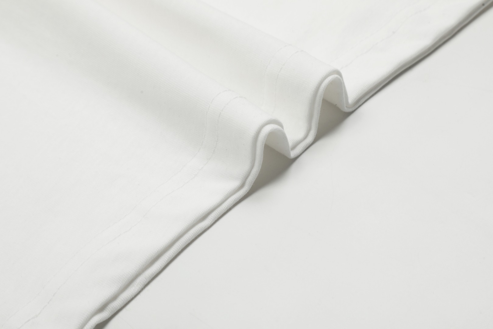 “Vivienne Westwood Queen of the West 2024 Short Sleeves Top Replica Overview” - 图片 8