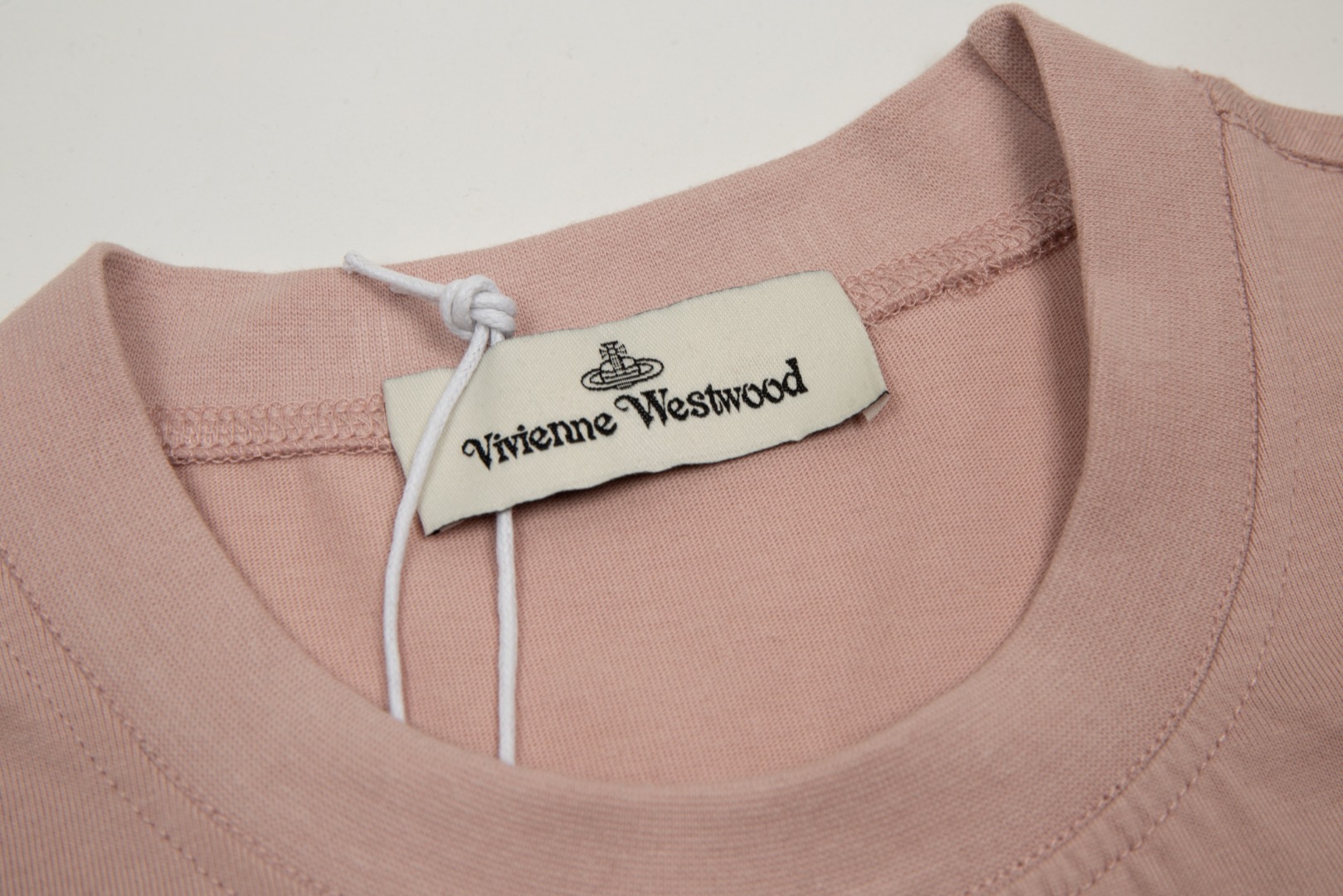 “Vivienne Westwood Queen of the West 2024 Short Sleeves Top Replica Review” - 图片 4