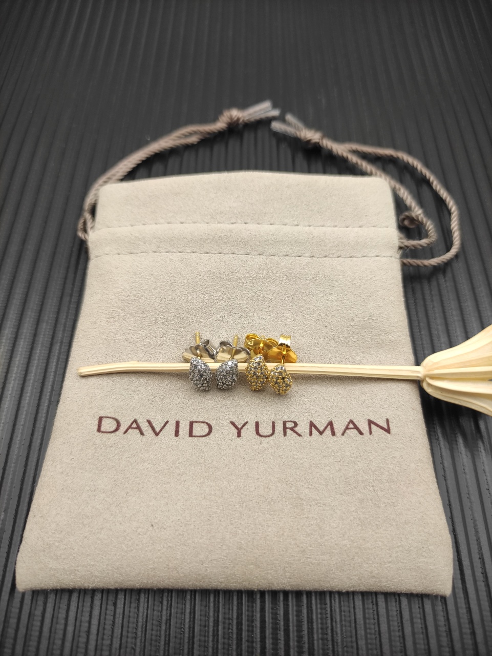 NO:109856,David Yurman silver petite pavé flute earrings, number DYEH-116, jewelry boutique19860909David Yurman银色娇小密镶长笛耳钉, 编号 DYEH-116,饰品精品,Jewelry