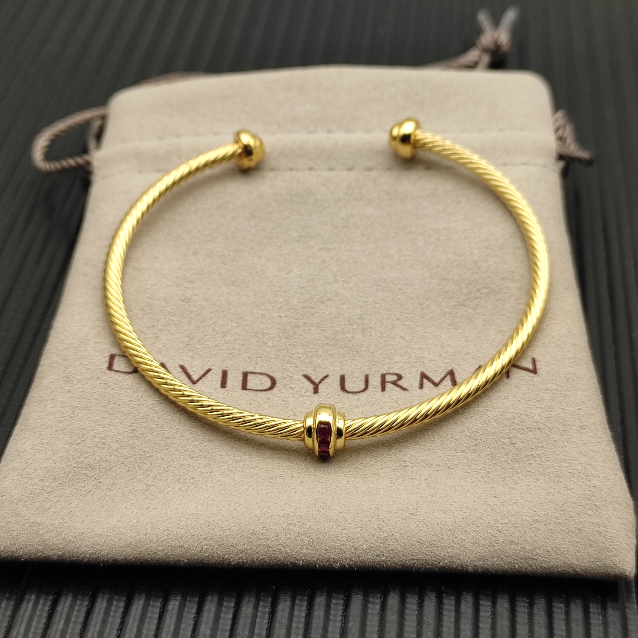 。 David Yurman 金色3mm圆珠红钻钻手镯