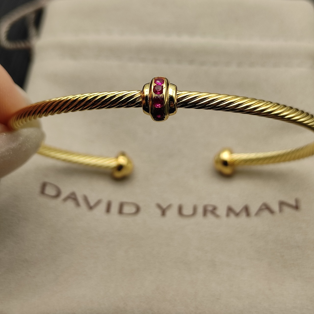 。 David Yurman 金色3mm圆珠红钻钻手镯