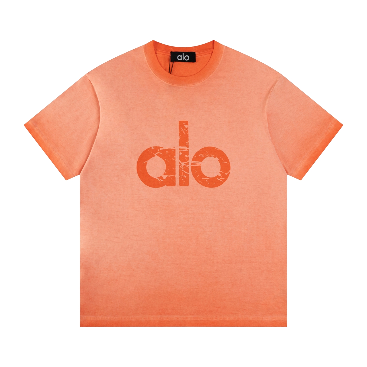 P79💰「顶级品质」  
ALO 25年新款扎染渐变做旧水洗炒盐高街风短袖T恤 男女同款搭配情侣装 


✅宽松挺括版型男女同款可搭配情侣 三标齐全该有的都有彰显排面 0缩水率高品质第一次不买怪你不回头怪我 

✅索罗纳高密度螺纹领口不易变形避免上身领口尴尬 这是大牌都舍不得用的面料 因为什么？因为贵！ 


🤎💜♥️简单的款更要质量好 - 是我们的宗旨 

✅240G新疆长绒棉顶级纯棉 ⚠️⚠️这里承诺100%实重240G面料 支持鉴定 .市场大把自称260 280的 实际上一摸比我家的薄的多 甚至手感没有我家好 文案吹牛逼没用 还得看品质 . 

✅面料缩水率控制在2% 出口级固色品质 真正做到了不易变形 缩水 不掉色 市场做什么巴黎世家 Lv的 都不敢承诺 一个做alo的我做到了 

‼️太多人转发这款不知道买谁的？ 担心收到货质量不好？ 老板大大拍胸脯保证在我这儿通通不存在 盲拿我家 绝无意外 ‼️

✅最大码数可穿230斤 出口欧美无压力 
尺码：XS-L
颜色：
橙色
粉色
紫色
蓝色
咖色
浅灰色
深灰黑