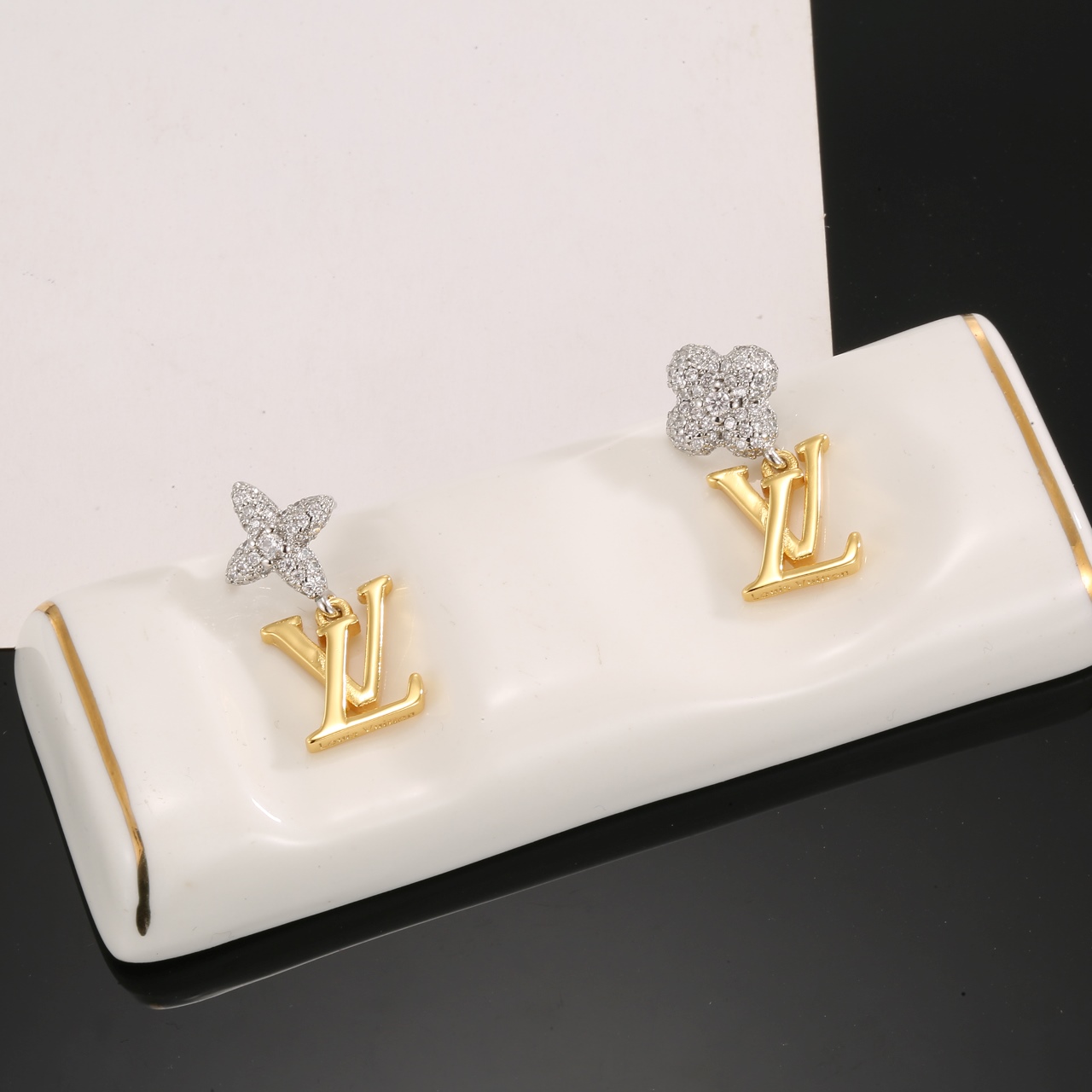 Louis Vuitton Haute Joaillerie Fine Jewelry Earrings Necklace Ring Ref 6