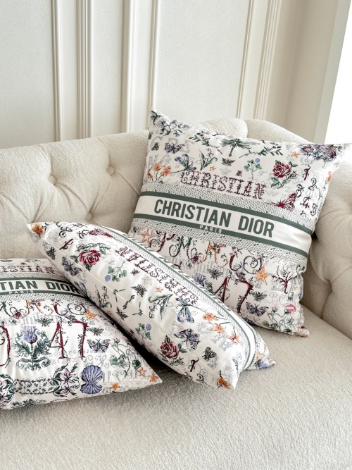 Dior 2025 New Short Plush Printed Pillow, Home Decor, 45*45cm/50*50cm 1 Dior 2025 New Short Plush Printed Pillow, Home Decor, 45*45cm/50*50cm
