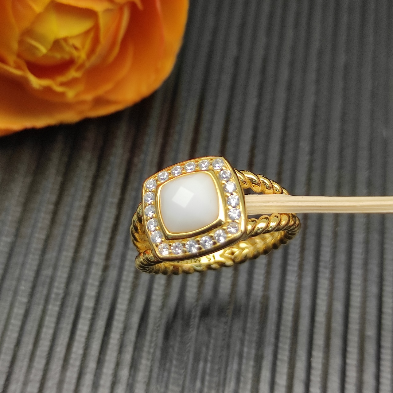 NO:555509,David Yurman white onyx gold square diamond ring, ring size US, 6-7-8-9, four sizes, jewelry boutique, ring19860909David Yurman 白玛瑙金色四方钻戒指 戒指尺寸美号,6-7-8-9,四个号,饰品精品,ring,Jewelry