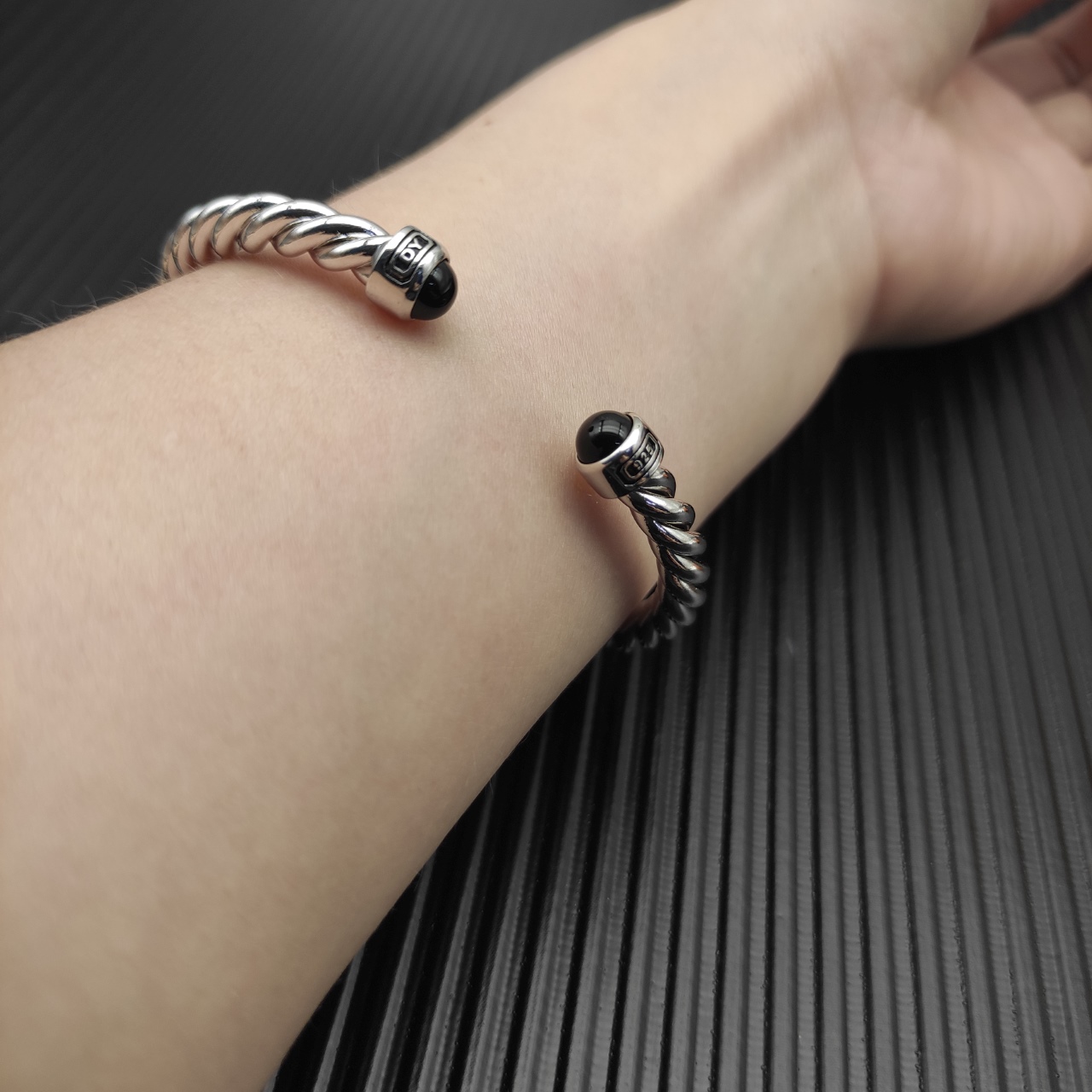 575 💰David Yuurman 6MM silver-coloured cuff bracelets of the Helanaunon. No. DYSZ-341 - 图片 6