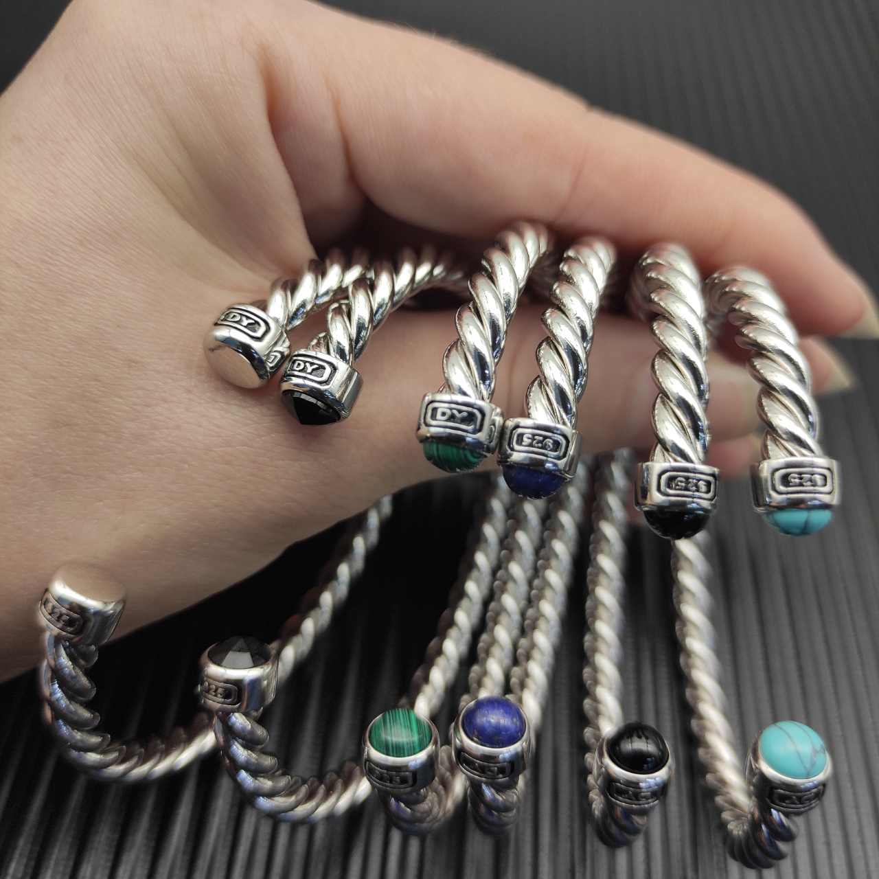 David Yurman   6MM银色圆头纽线袖口手镯。

   编号   DYSZ-346
