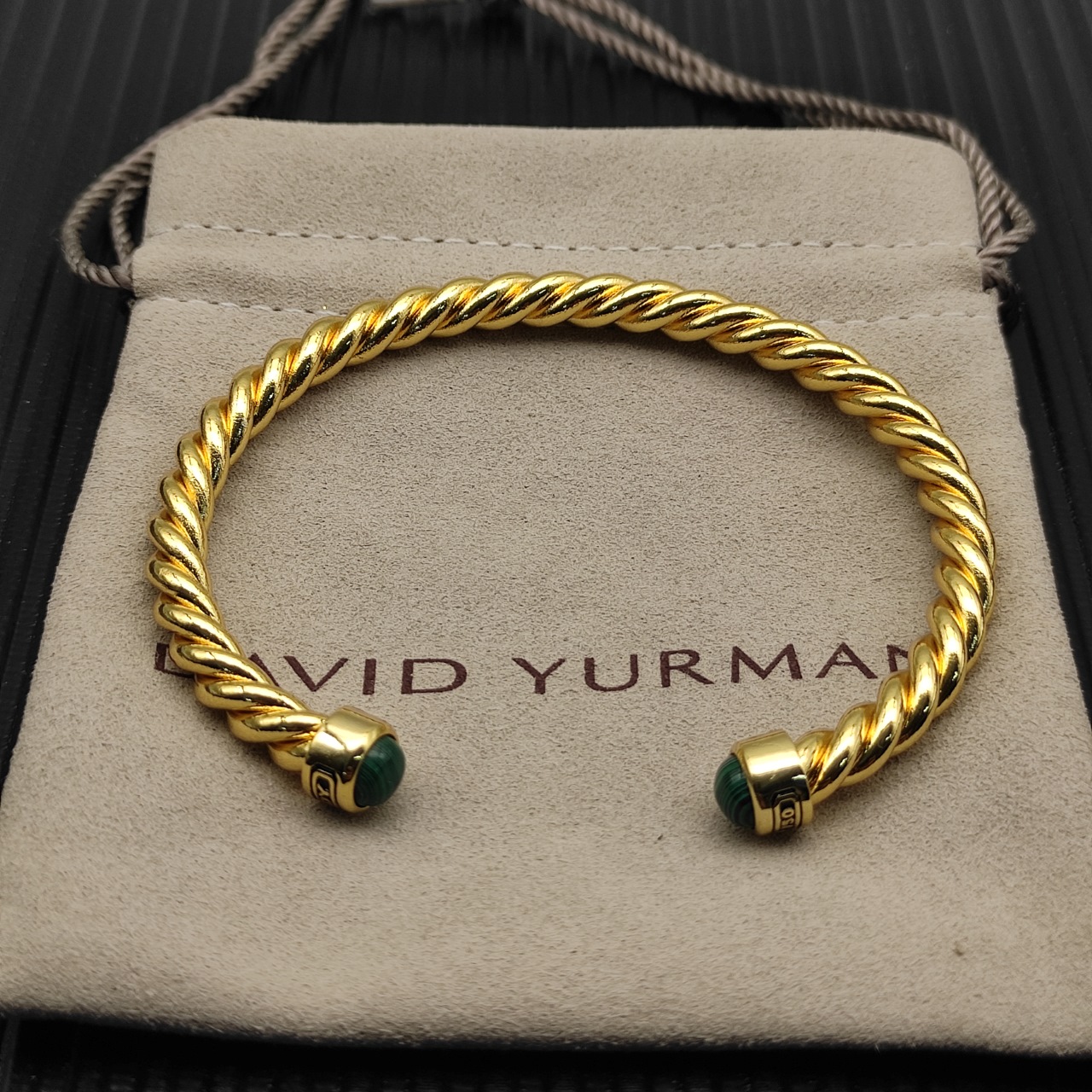 David Yurman   6MM金色孔雀石纽线袖口手镯。

   编号   DYSZ-348