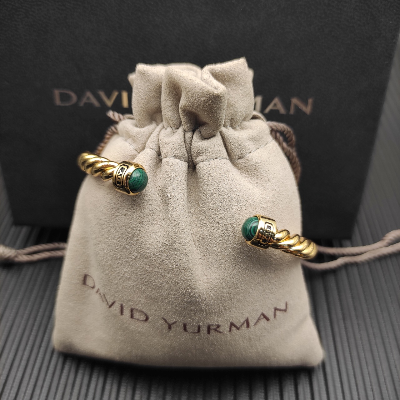 David Yurman   6MM金色孔雀石纽线袖口手镯。

   编号   DYSZ-348