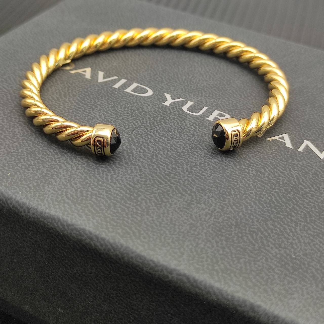 David Yurman   6MM金色黑钻纽线袖口手镯。

   编号   DYSZ-349