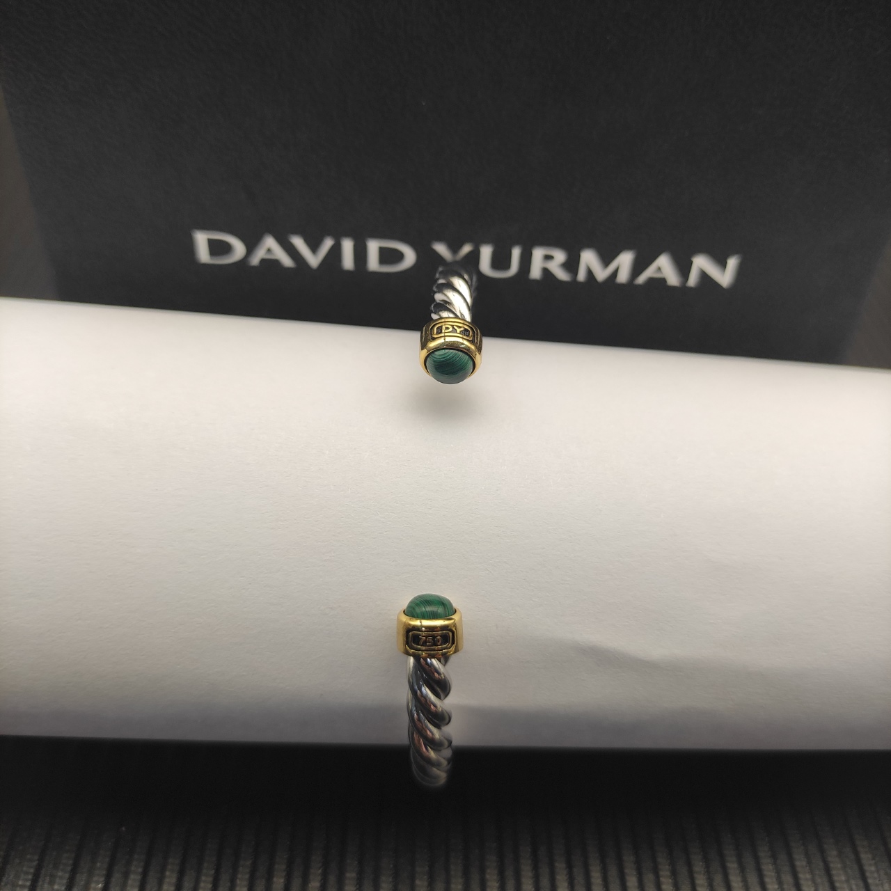 David Yurman   6MM分色孔雀石纽线袖口手镯。

   编号   DYSZ-354