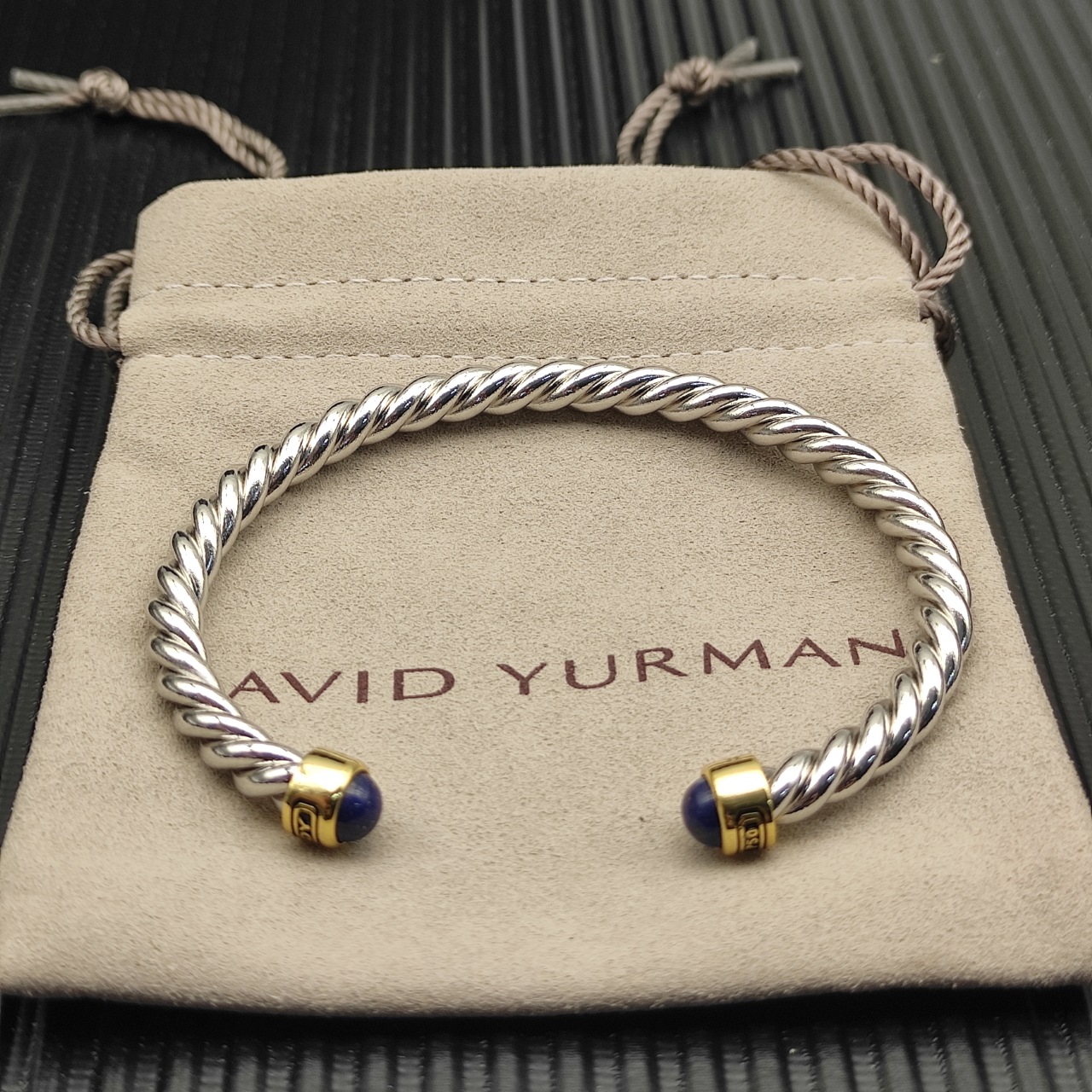 David Yurman   6MM分色青金石纽线袖口手镯。

   编号   DYSZ-356