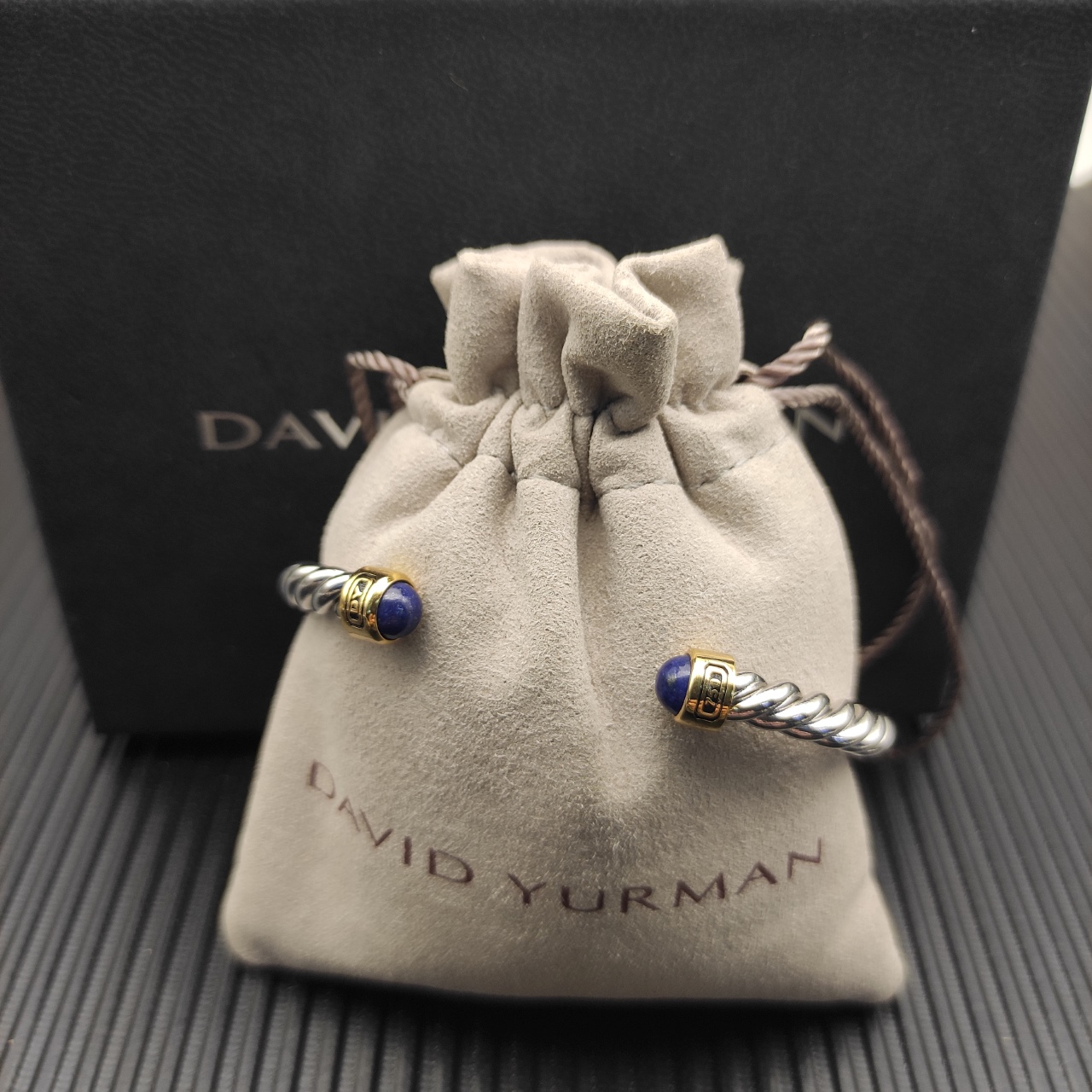 David Yurman   6MM分色青金石纽线袖口手镯。

   编号   DYSZ-356