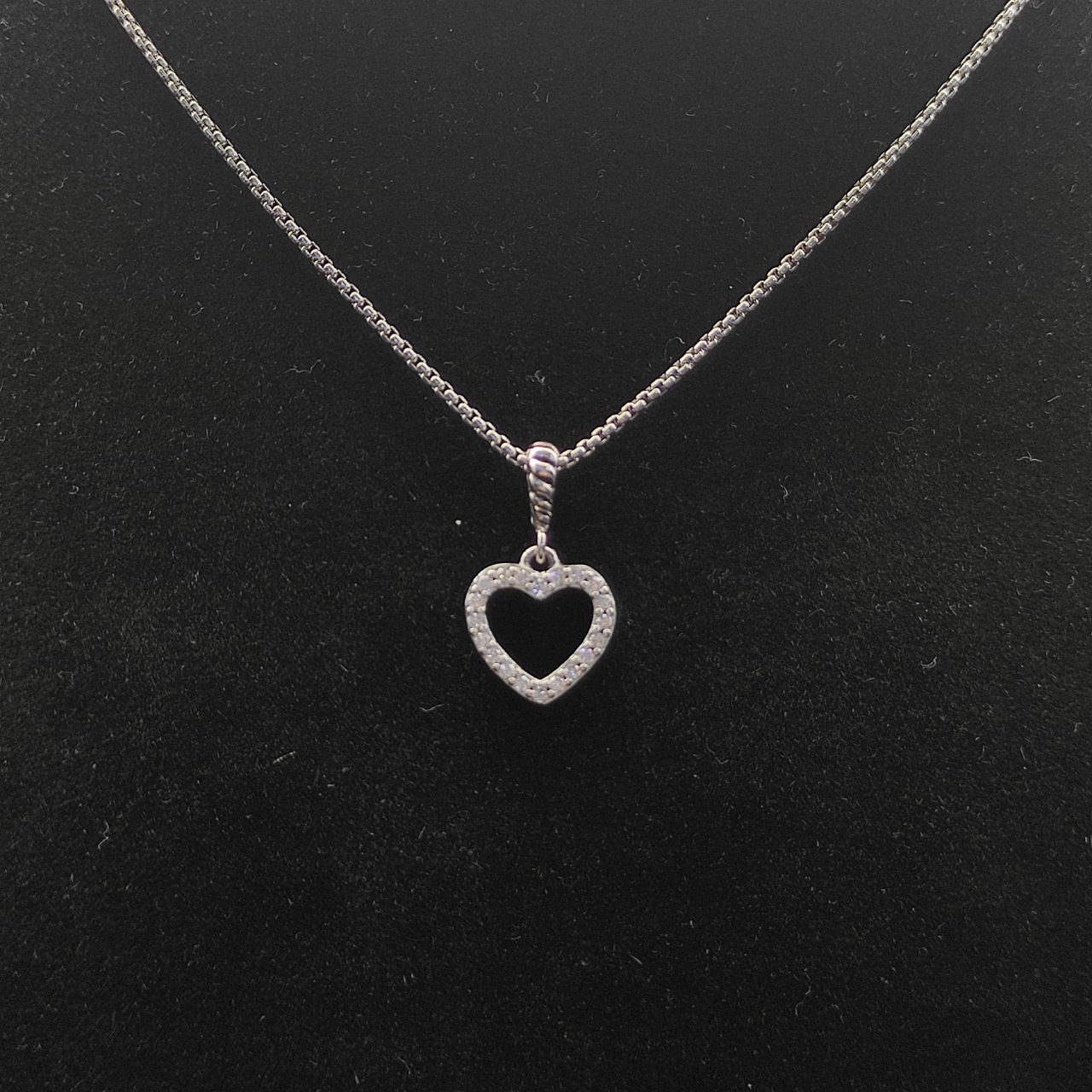 NO:555483,David Yurman 11mm hollow heart-shaped diamond necklace. Chain thickness 1.5mm, length 45+5cm delay chain No. DYXL-177, fine jewelry, necklace19860909David Yurman 11mm镂空心形镶钻项链. 链条粗1.5mm,长度45+5cm延迟链   编号DYXL-177,饰品精品,necklace,Jewelry