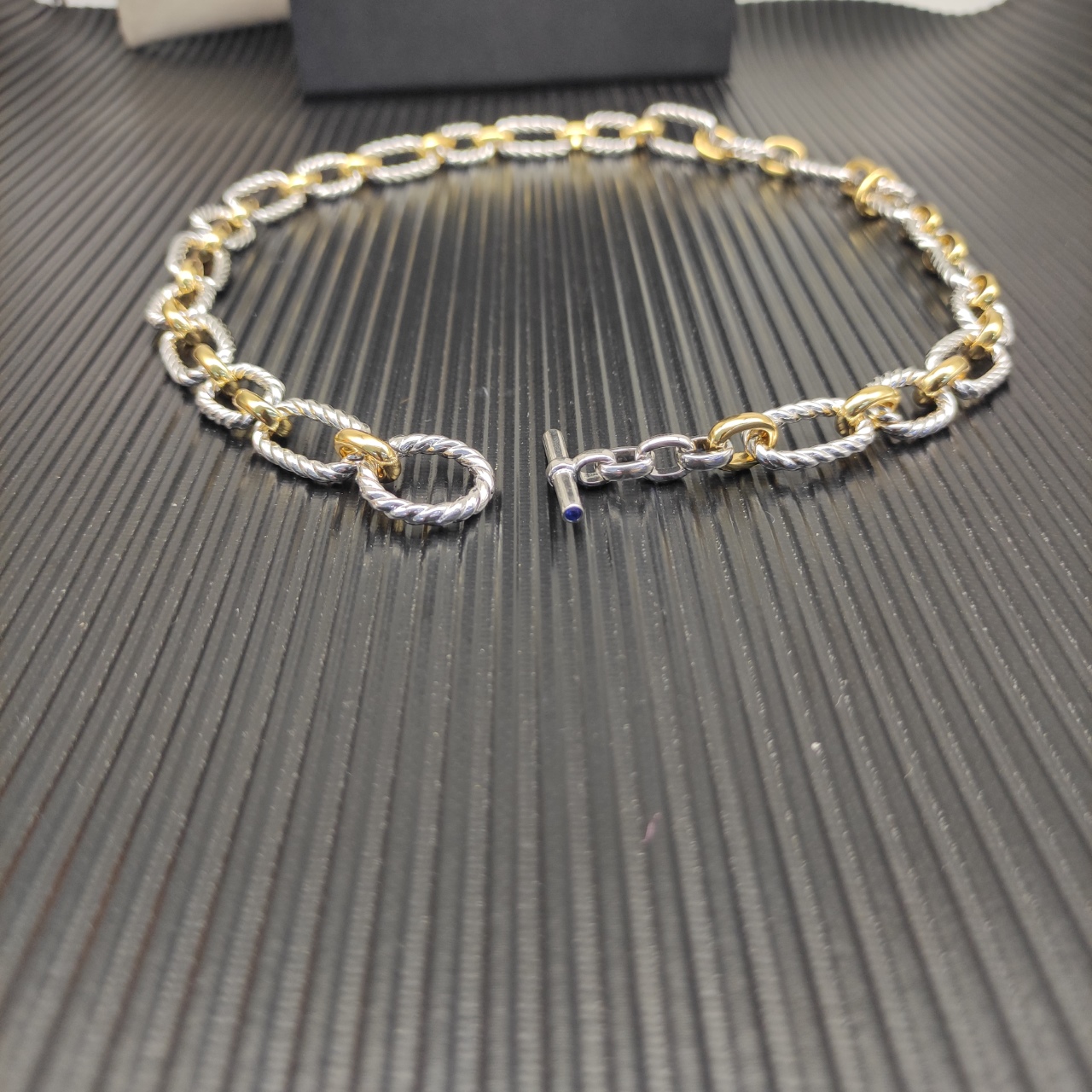 David Yurman 纽线蓝宝石项链。金银分色 长度50cm  ，
  编号DYXL-191