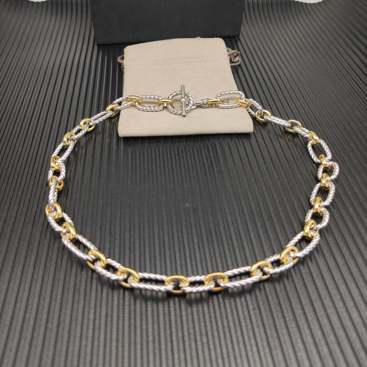 David Yurman 纽线蓝宝石项链。金银分色 长度50cm  ，
  编号DYXL-191