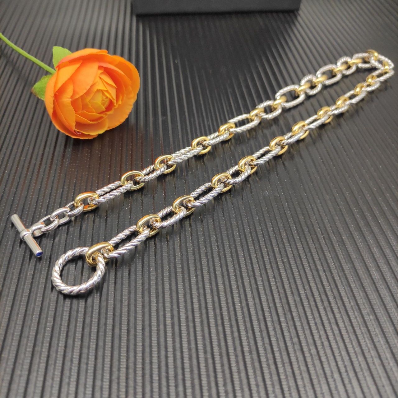 David Yurman 纽线蓝宝石项链。金银分色 长度50cm  ，
  编号DYXL-191