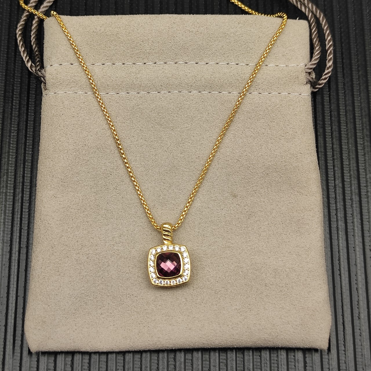 David Yurman  z紫钻金色四方钻项链。 链条粗1.5mm，长度45+5cm延迟链 
  编