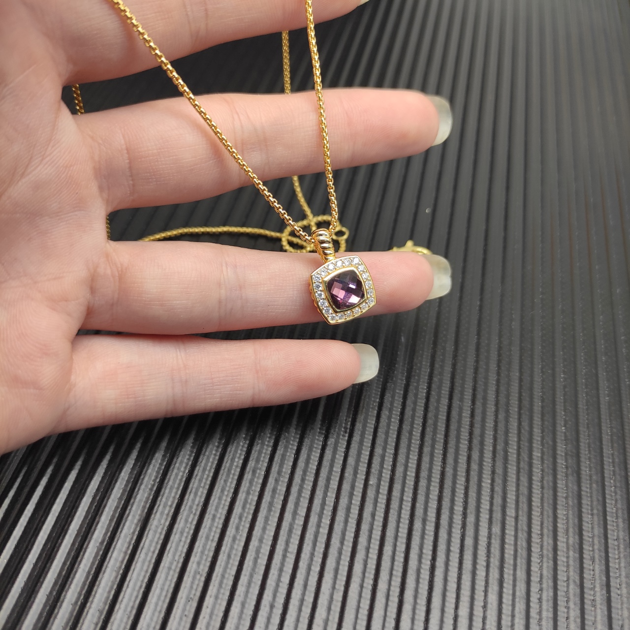 David Yurman  z紫钻金色四方钻项链。 链条粗1.5mm，长度45+5cm延迟链 
  编