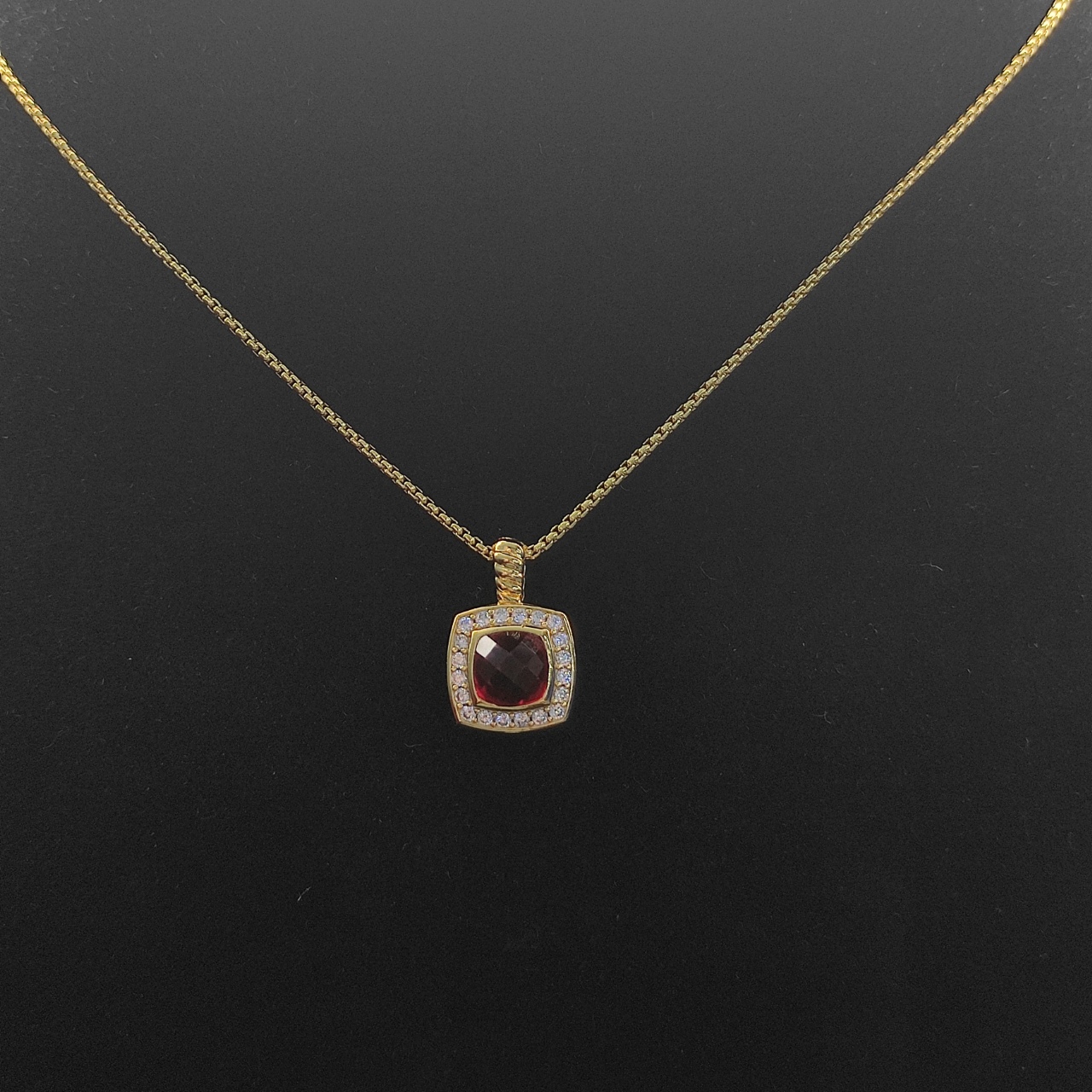 David Yurman  红钻金色四方钻项链。 链条粗1.5mm，长度45+5cm延迟链 
  编号