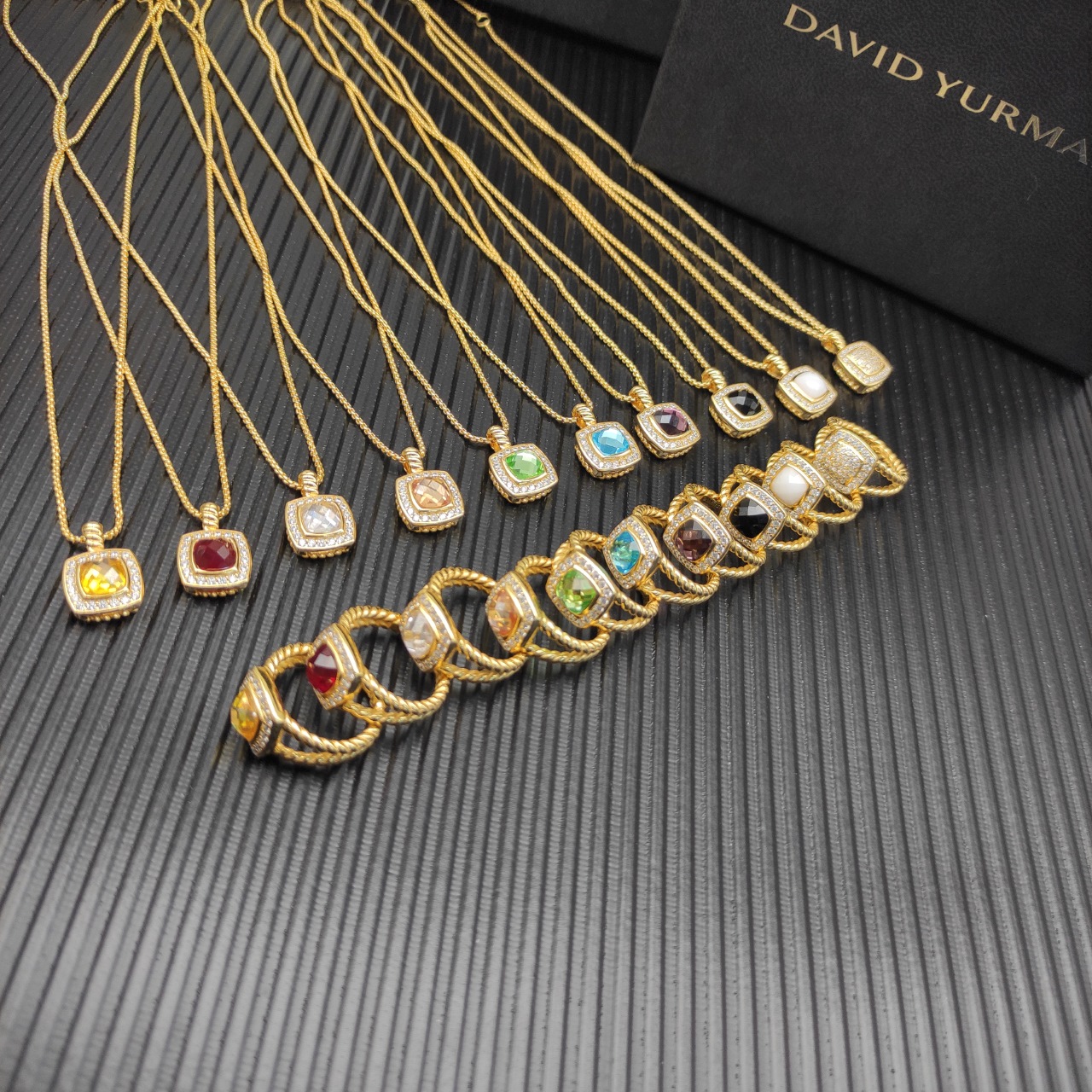 David Yurman  红钻金色四方钻项链。 链条粗1.5mm，长度45+5cm延迟链 
  编号