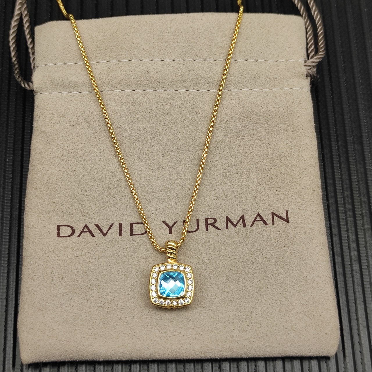 David Yurman蓝钻金色四方钻项链。 链条粗1.5mm，长度45+5cm延迟链 
  编号DY