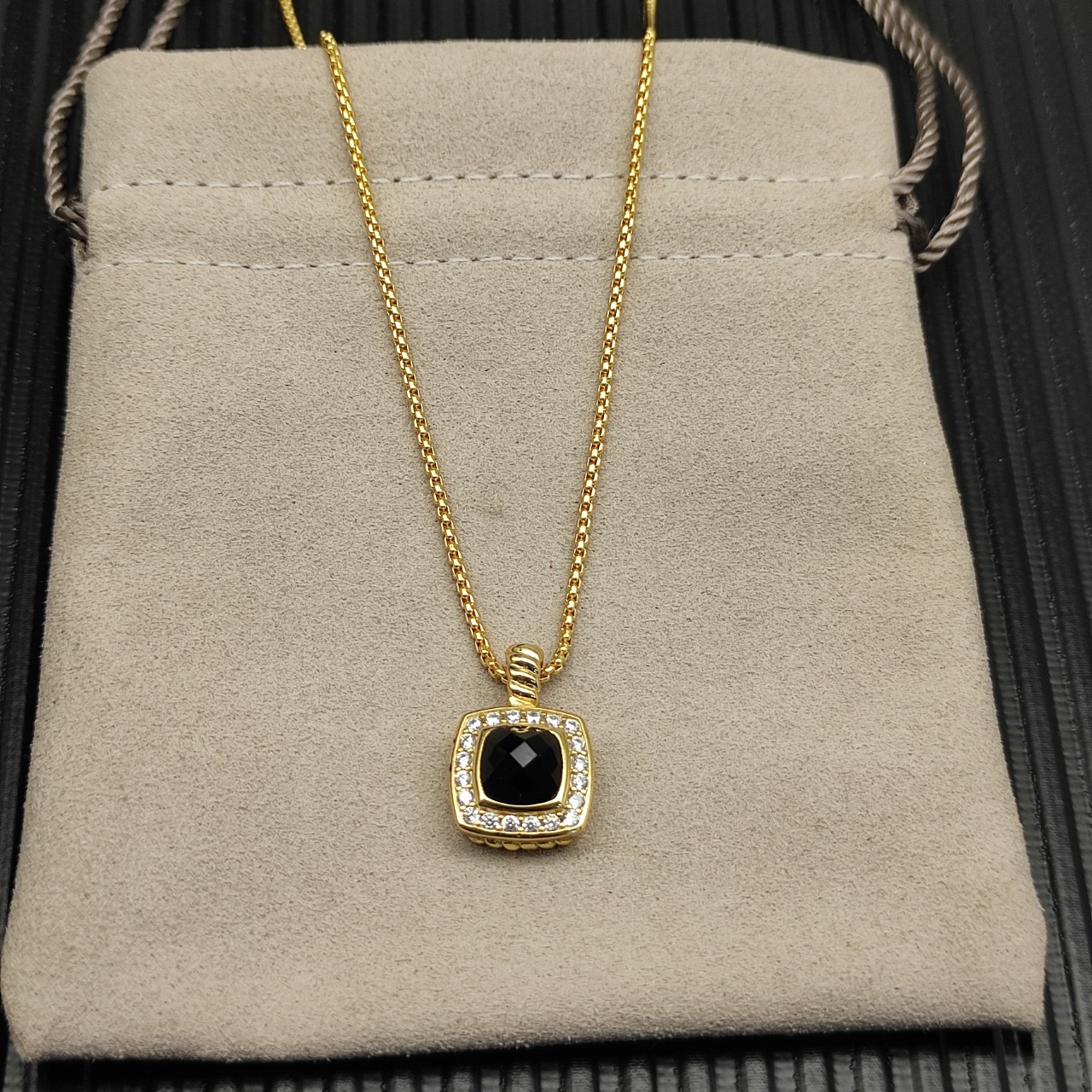 David Yurman  黑钻金色四方钻项链。 链条粗1.5mm，长度45+5cm延迟链 
  编号