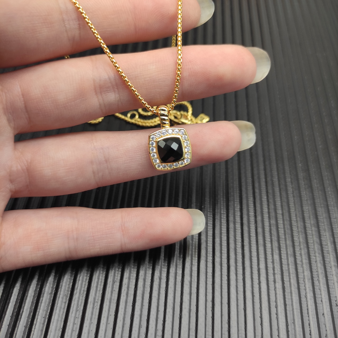 David Yurman  黑钻金色四方钻项链。 链条粗1.5mm，长度45+5cm延迟链 
  编号