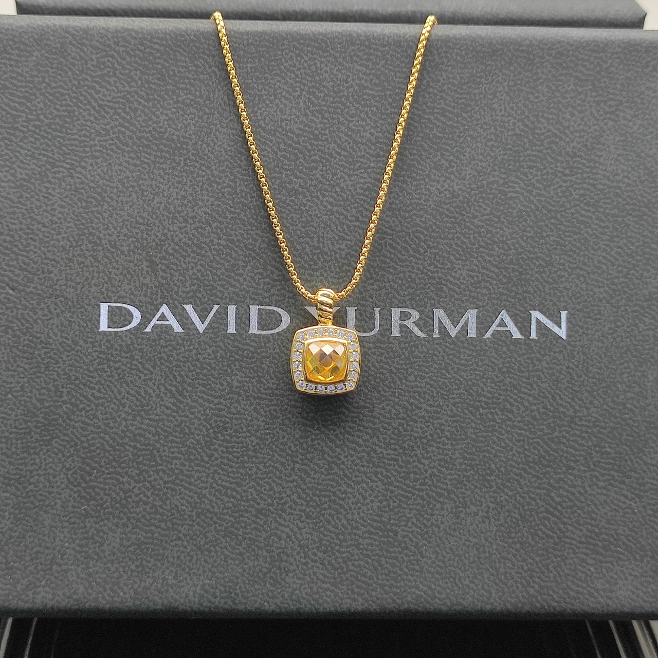David Yurman  黄钻金色四方钻项链。 链条粗1.5mm，长度45+5cm延迟链 
  编号