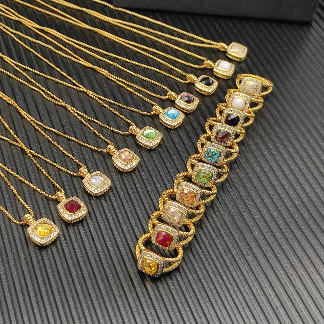 David Yurman  黄钻金色四方钻项链。 链条粗1.5mm，长度45+5cm延迟链 
  编号
