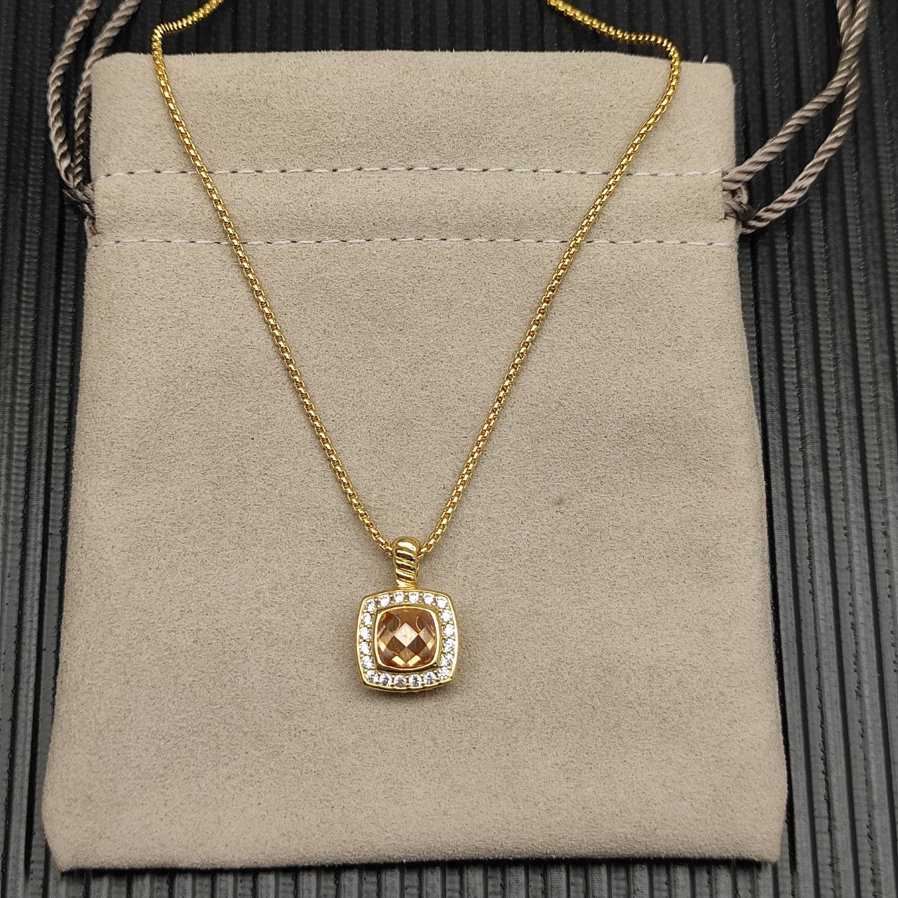 David Yurman  香槟钻金色四方钻项链。 链条粗1.5mm，长度45+5cm延迟链 
  编