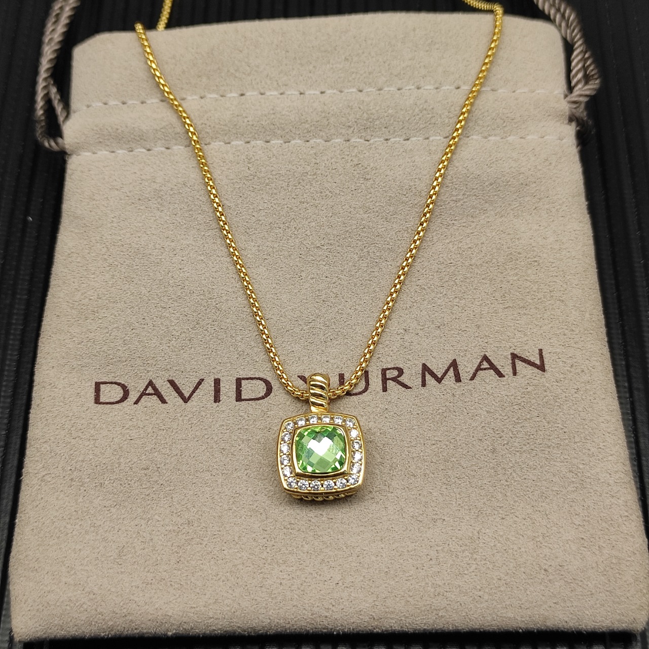 David Yurman  绿钻金色四方钻项链。 链条粗1.5mm，长度45+5cm延迟链 
  编号