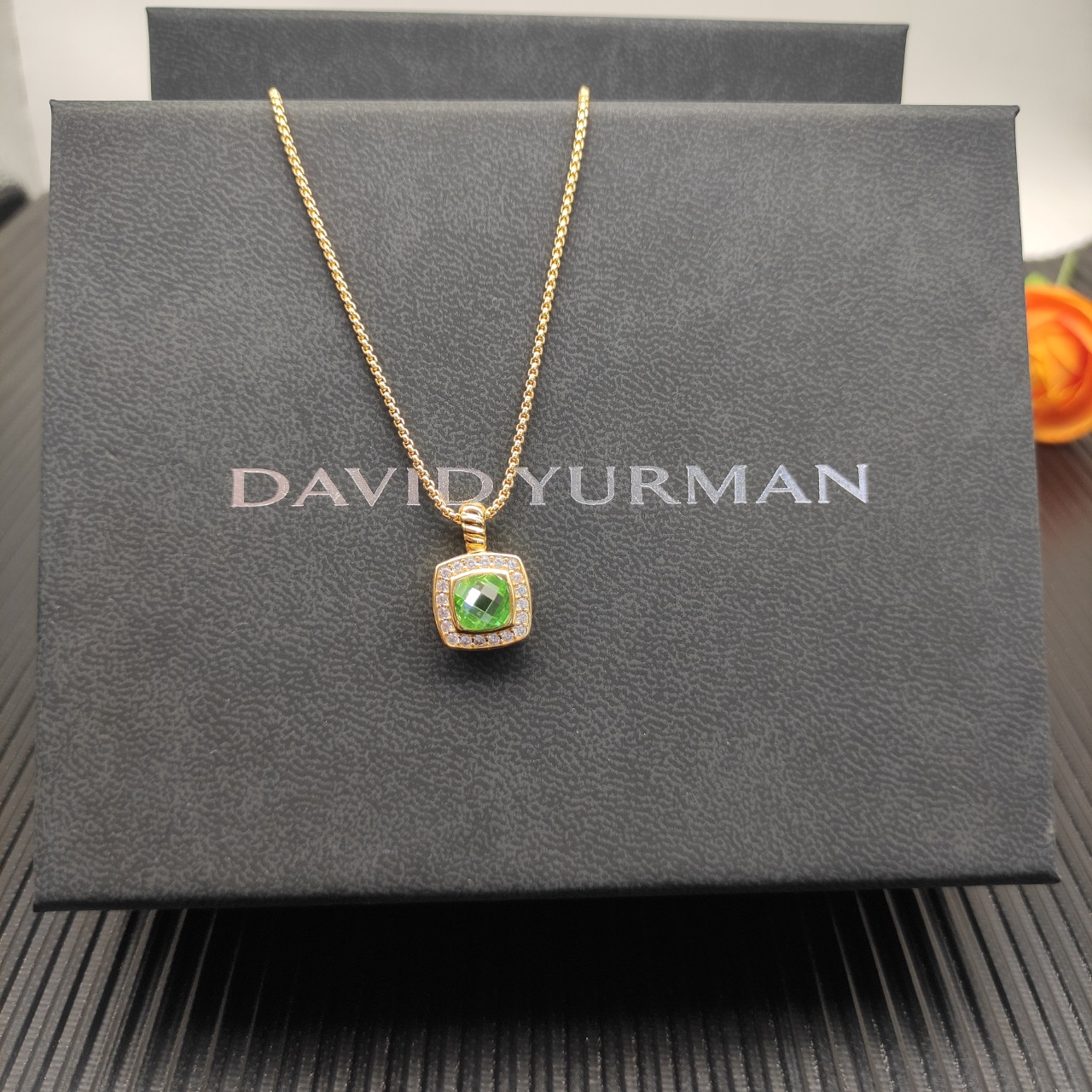 David Yurman  绿钻金色四方钻项链。 链条粗1.5mm，长度45+5cm延迟链 
  编号