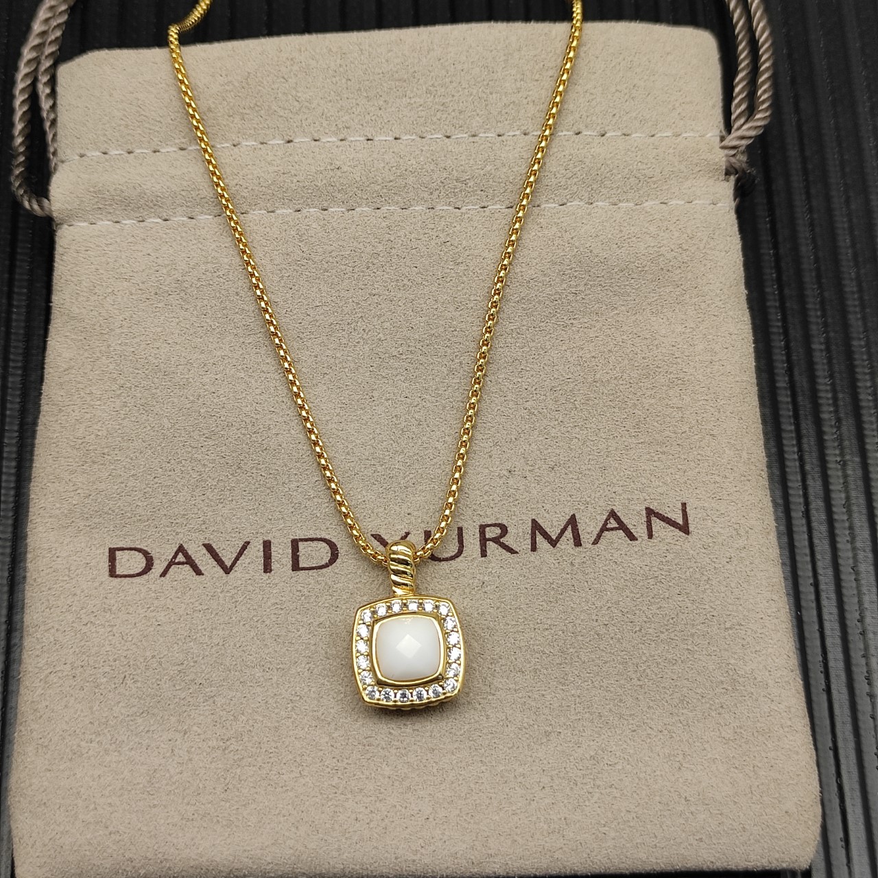 David Yurman 白玛瑙金色四方钻项链。 链条粗1.5mm，长度45+5cm延迟链 
  编号