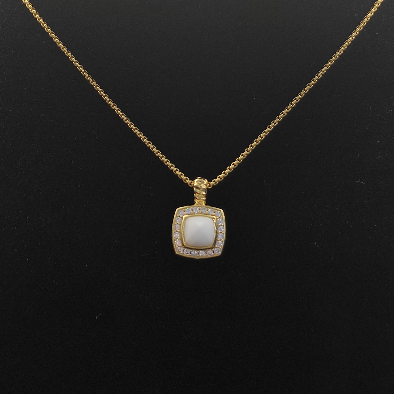 David Yurman 白玛瑙金色四方钻项链。 链条粗1.5mm，长度45+5cm延迟链 
  编号