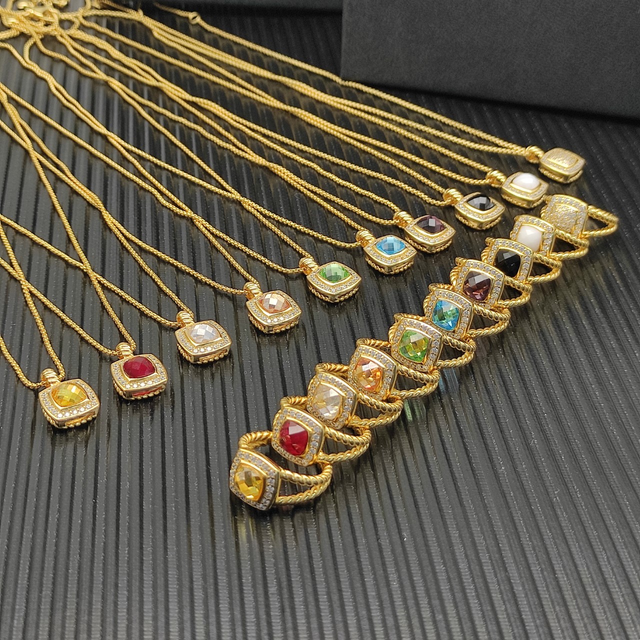 David Yurman 白玛瑙金色四方钻项链。 链条粗1.5mm，长度45+5cm延迟链 
  编号