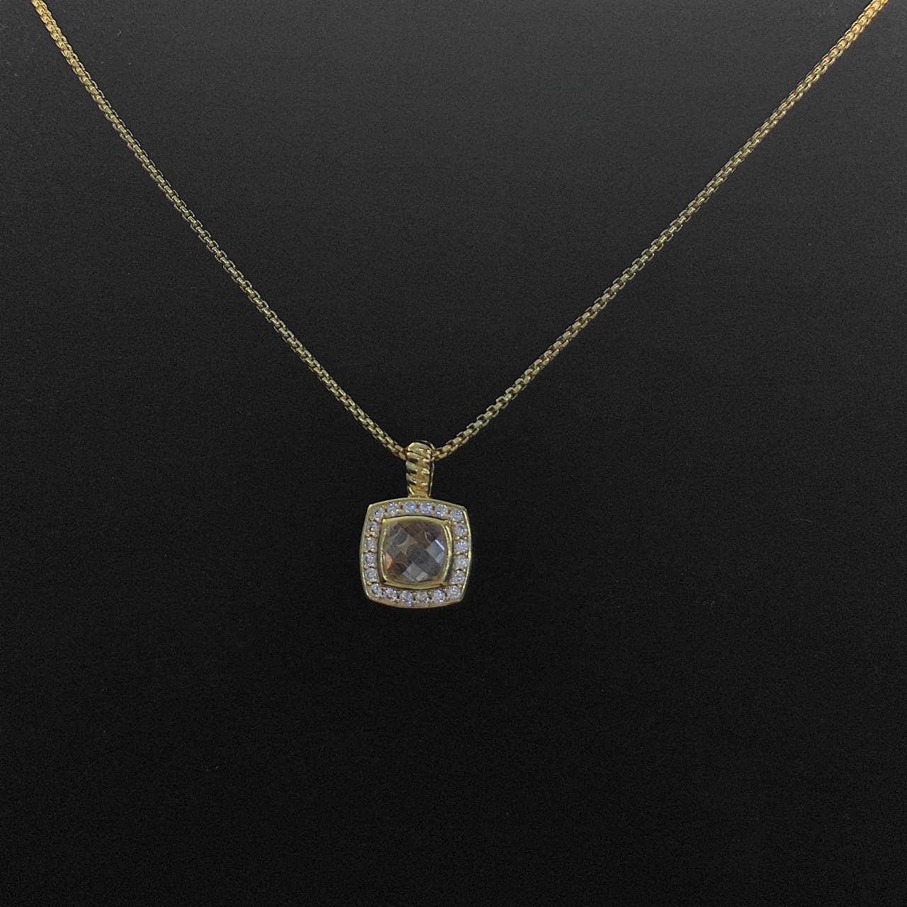 David Yurman 白钻金色四方钻项链。 链条粗1.5mm，长度45+5cm延迟链 
  编号D