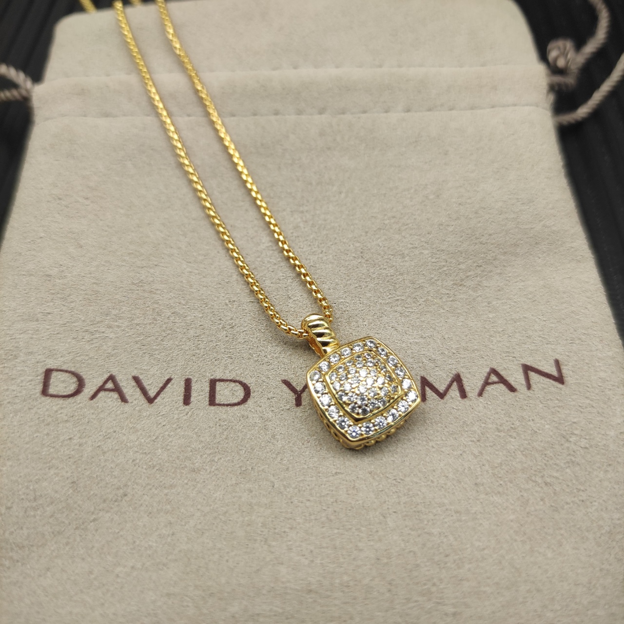 David Yurman  满钻金色四方钻项链。 链条粗1.5mm，长度45+5cm延迟链 
  编号