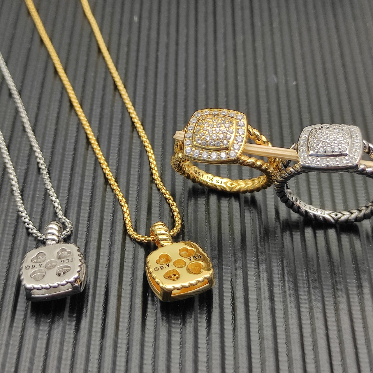 David Yurman  满钻金色四方钻项链。 链条粗1.5mm，长度45+5cm延迟链 
  编号