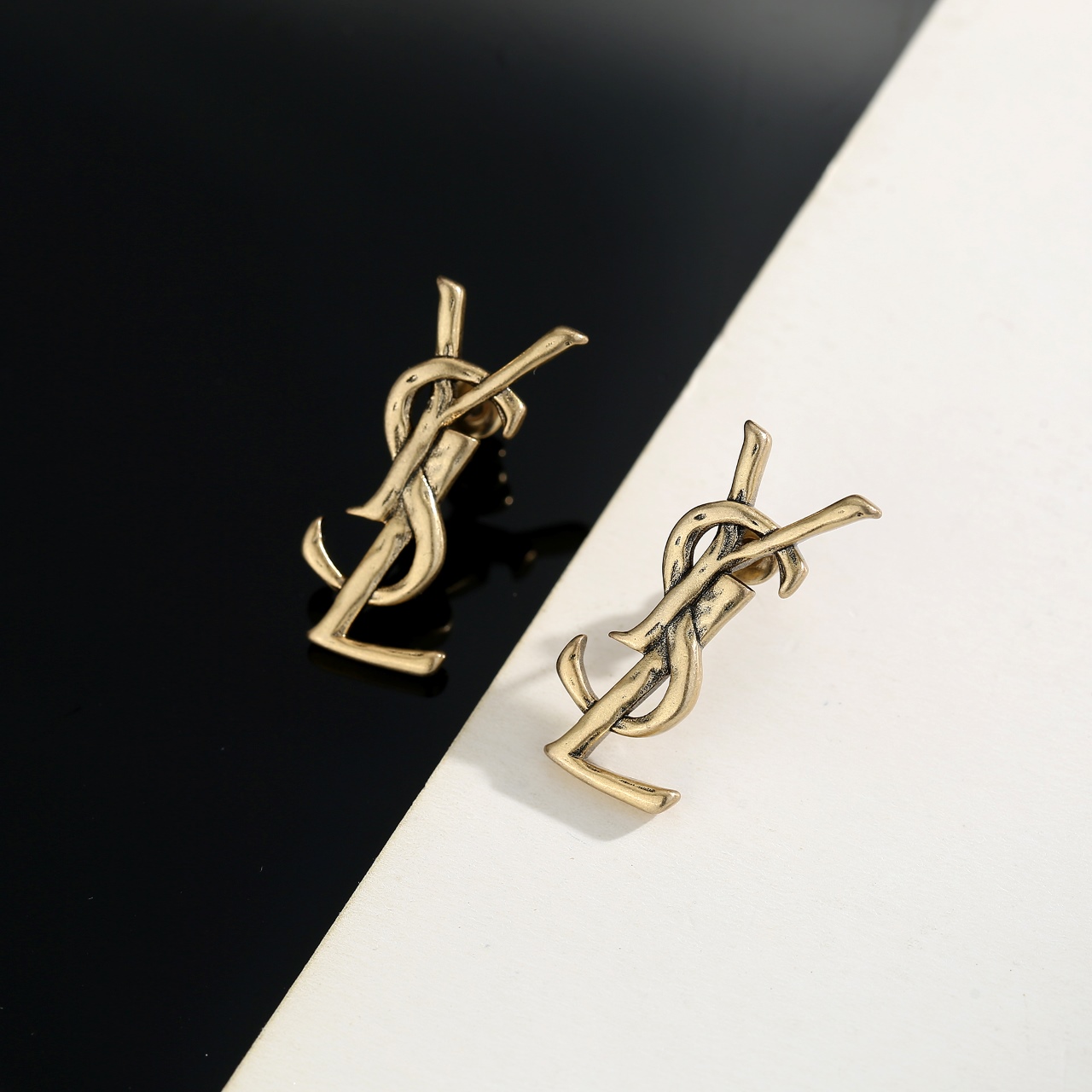 圣罗兰耳钉 原装黄铜材质 Yves Saint Laurent 创立于1961年 优雅抽象大胆别致的设